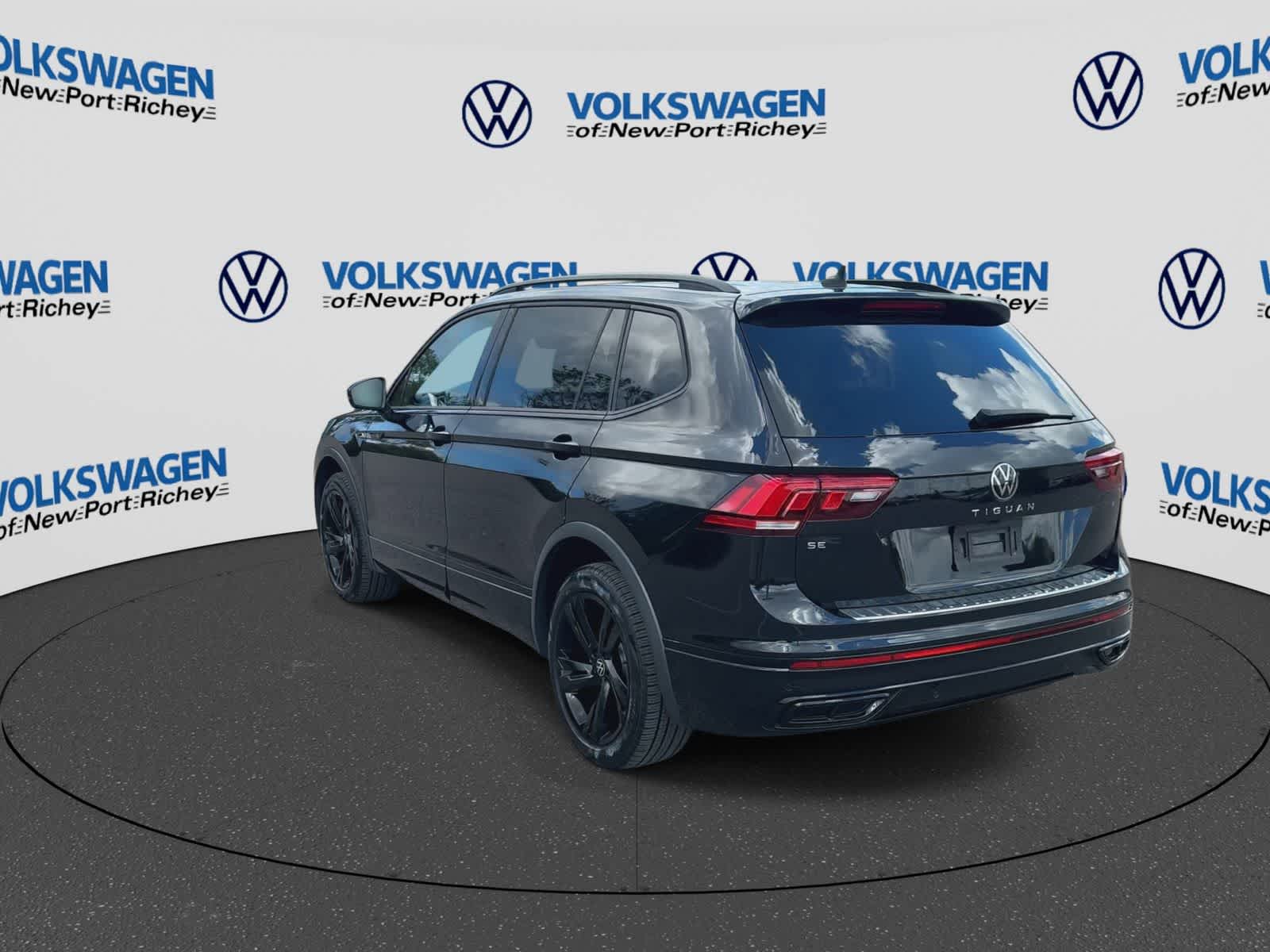 2024 Volkswagen Tiguan SE R-Line Black