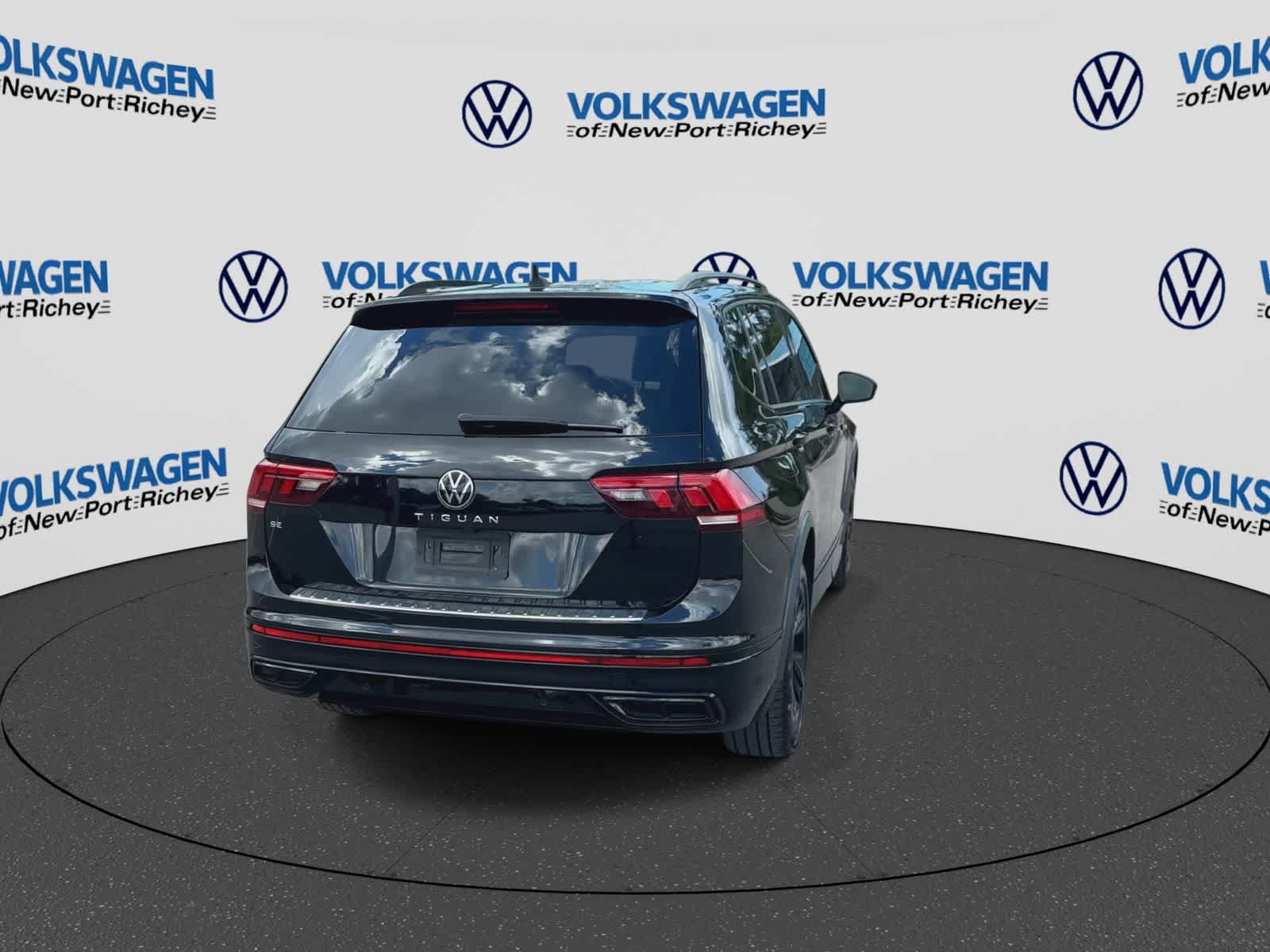 2024 Volkswagen Tiguan SE R-Line Black