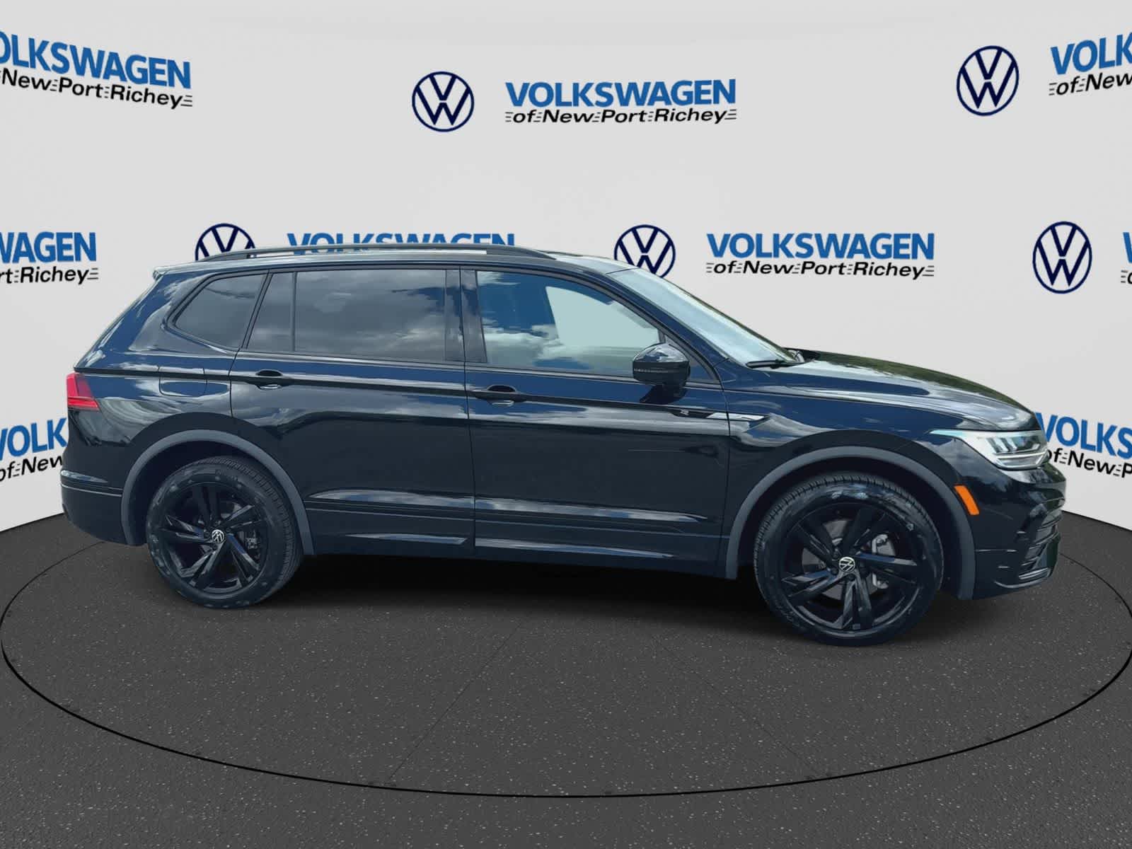 2024 Volkswagen Tiguan SE R-Line Black