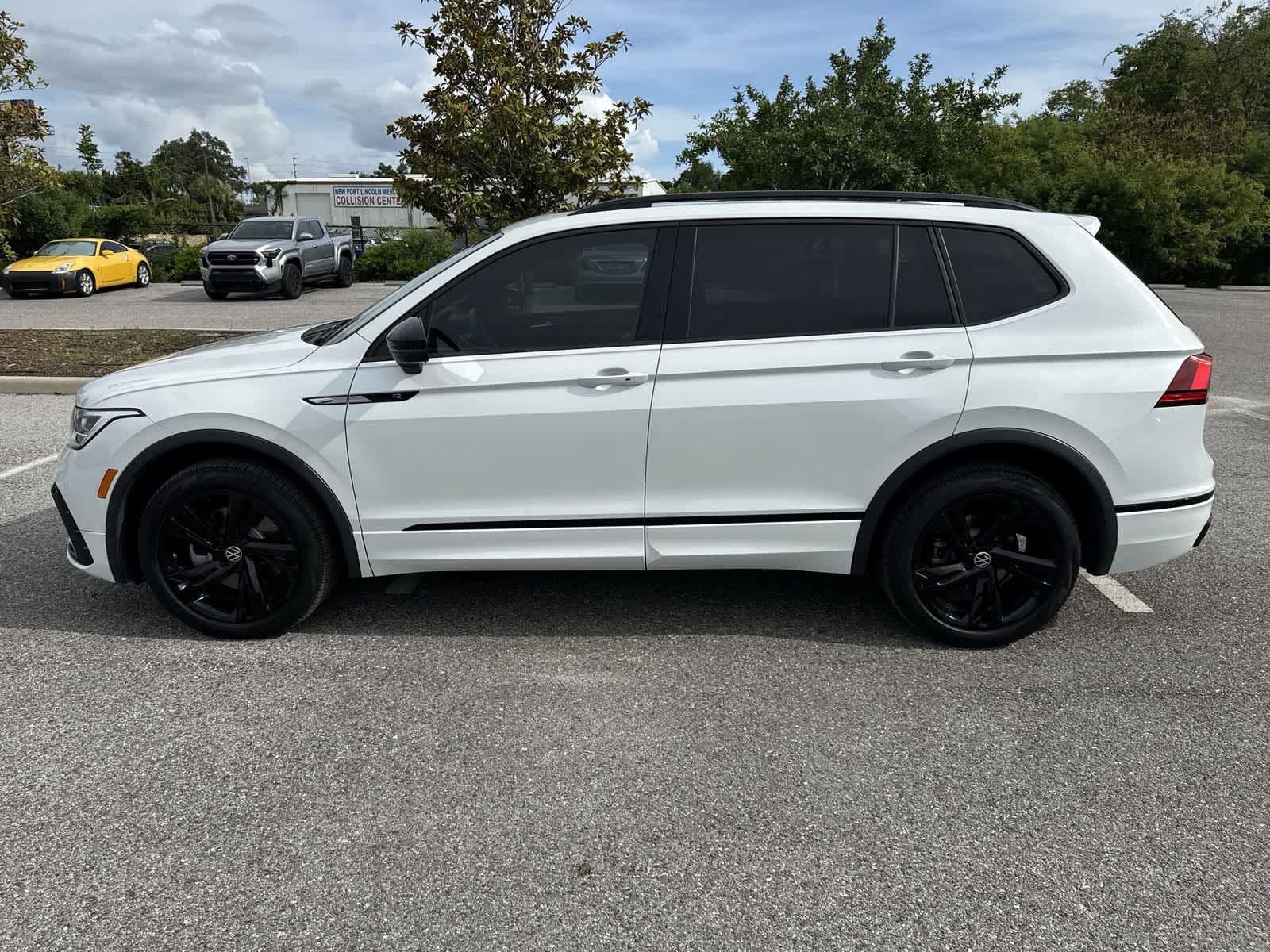 2023 Volkswagen Tiguan SE R-Line Black