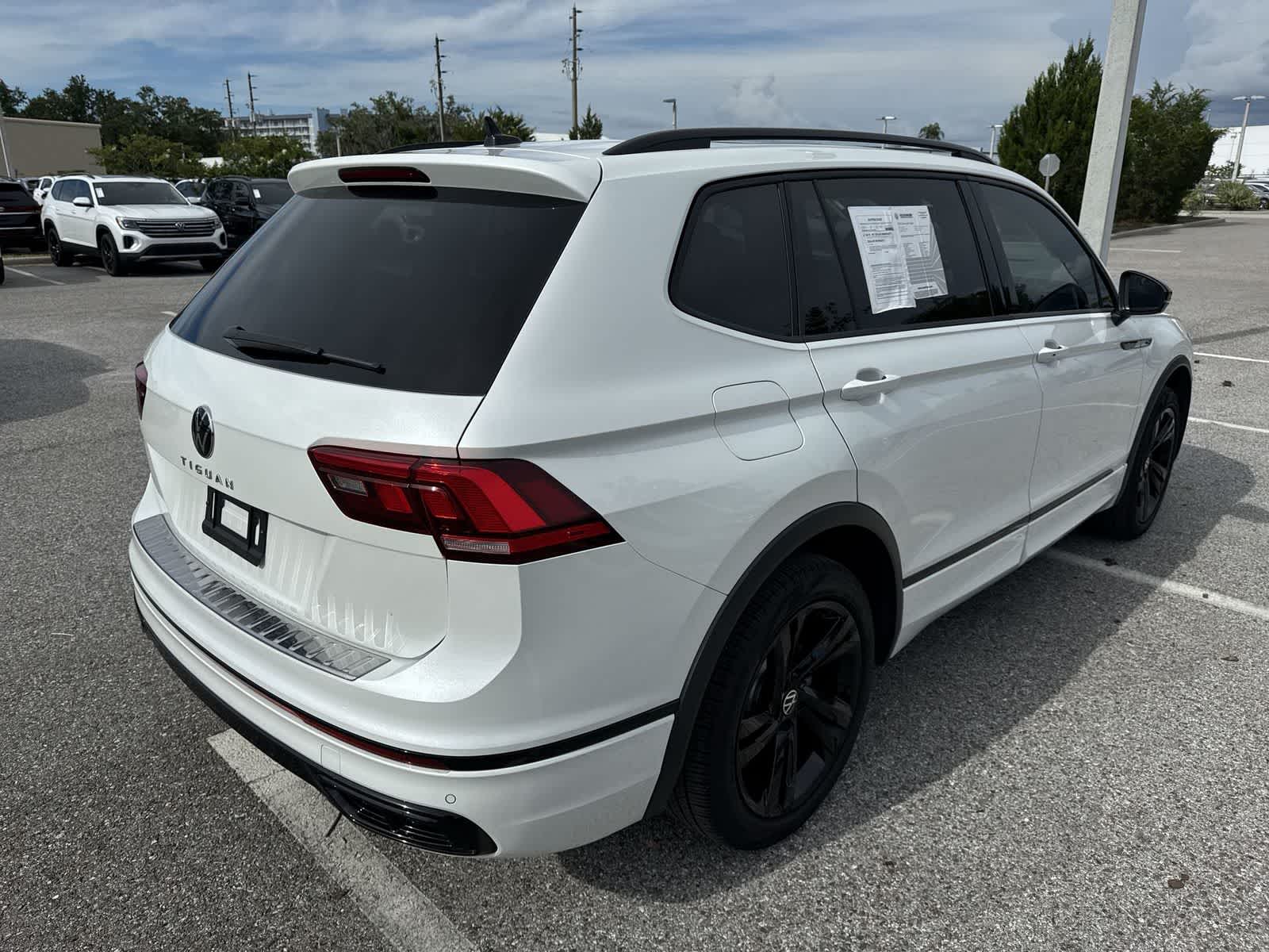 2023 Volkswagen Tiguan SE R-Line Black