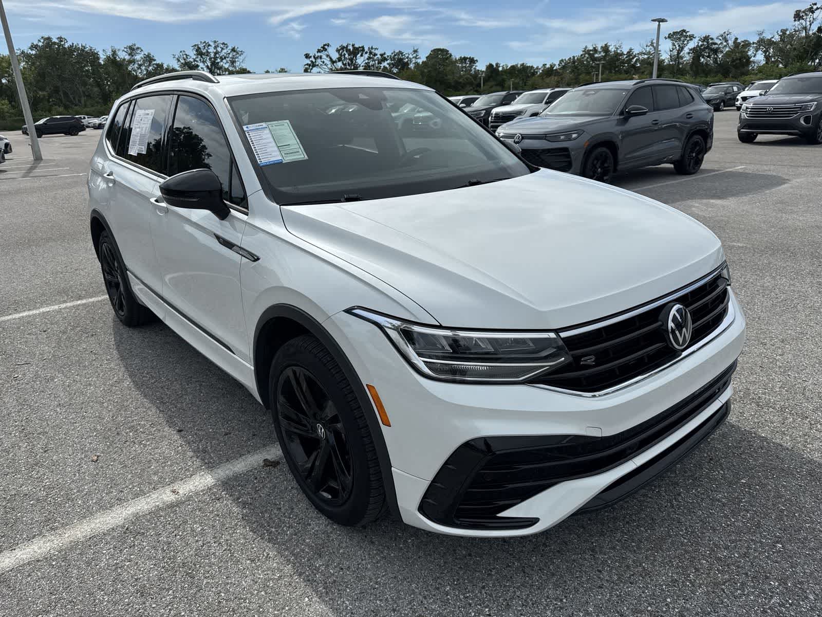 2023 Volkswagen Tiguan SE R-Line Black