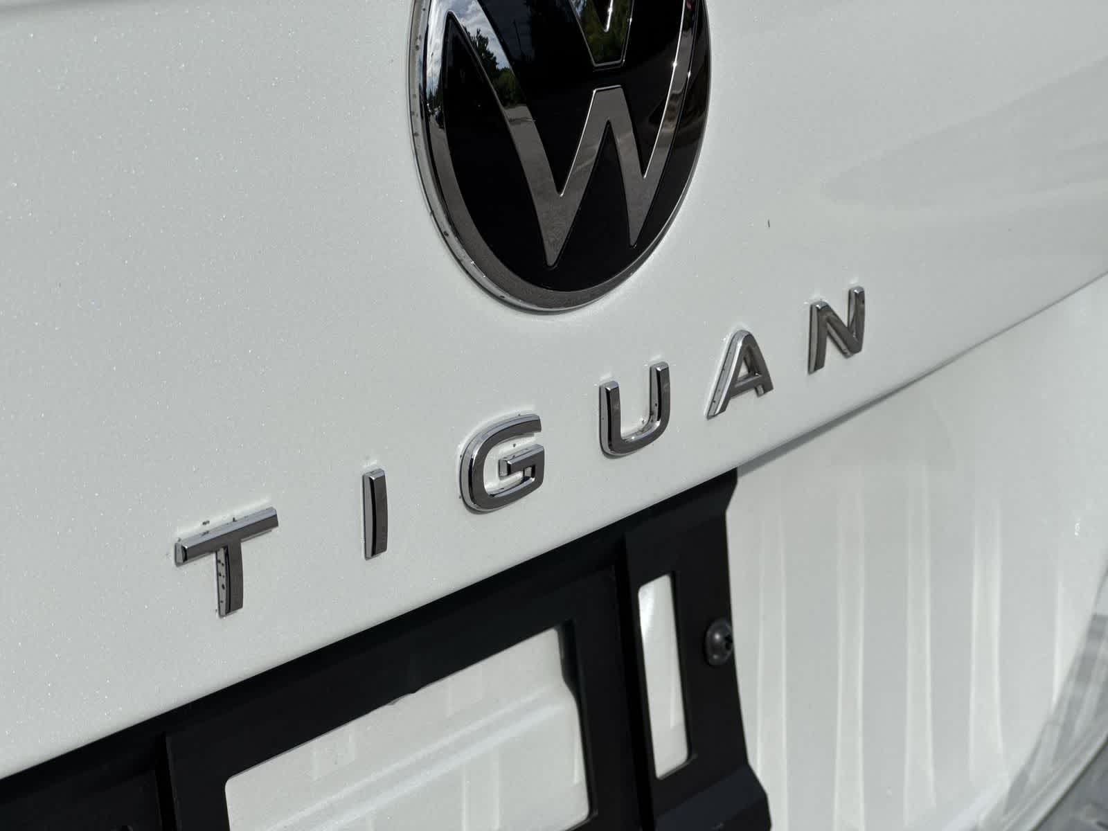 2023 Volkswagen Tiguan SE R-Line Black