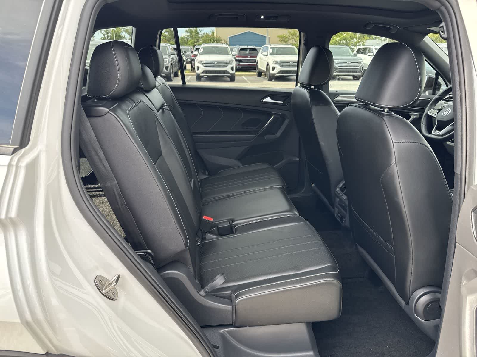 2023 Volkswagen Tiguan SE R-Line Black