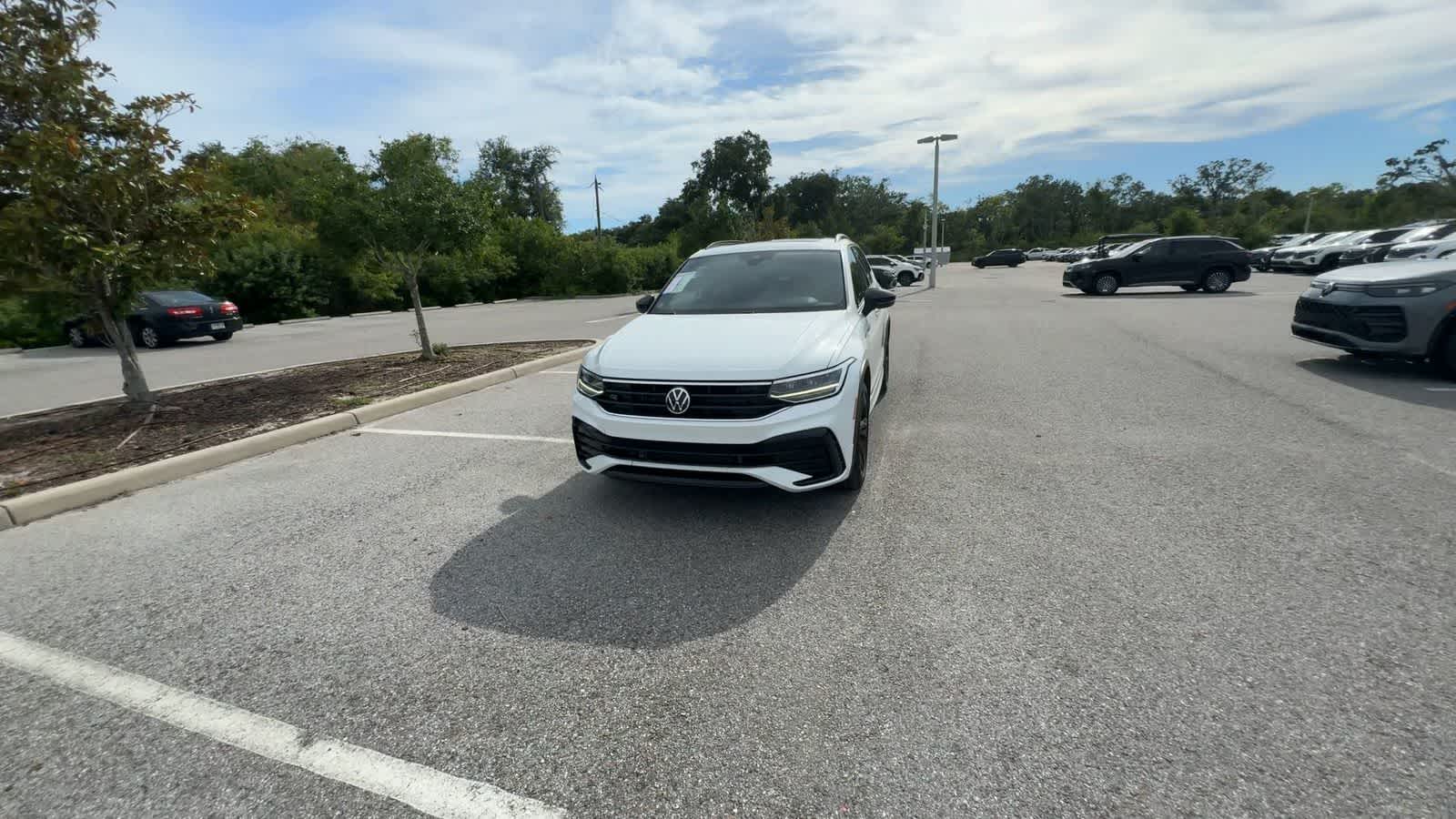 2023 Volkswagen Tiguan SE R-Line Black