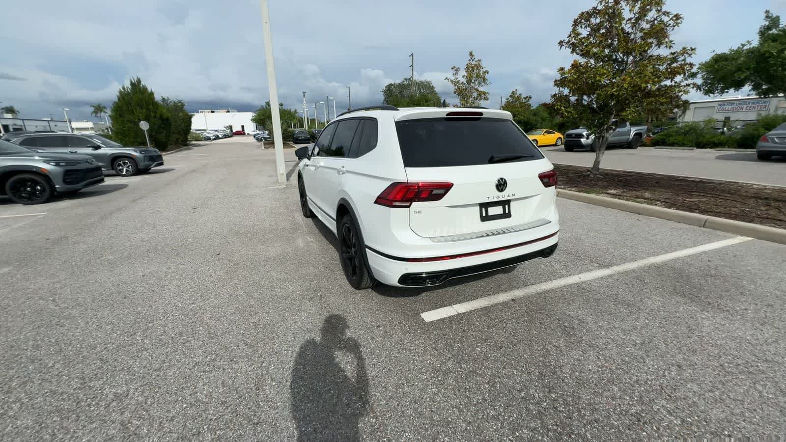 2023 Volkswagen Tiguan SE R-Line Black