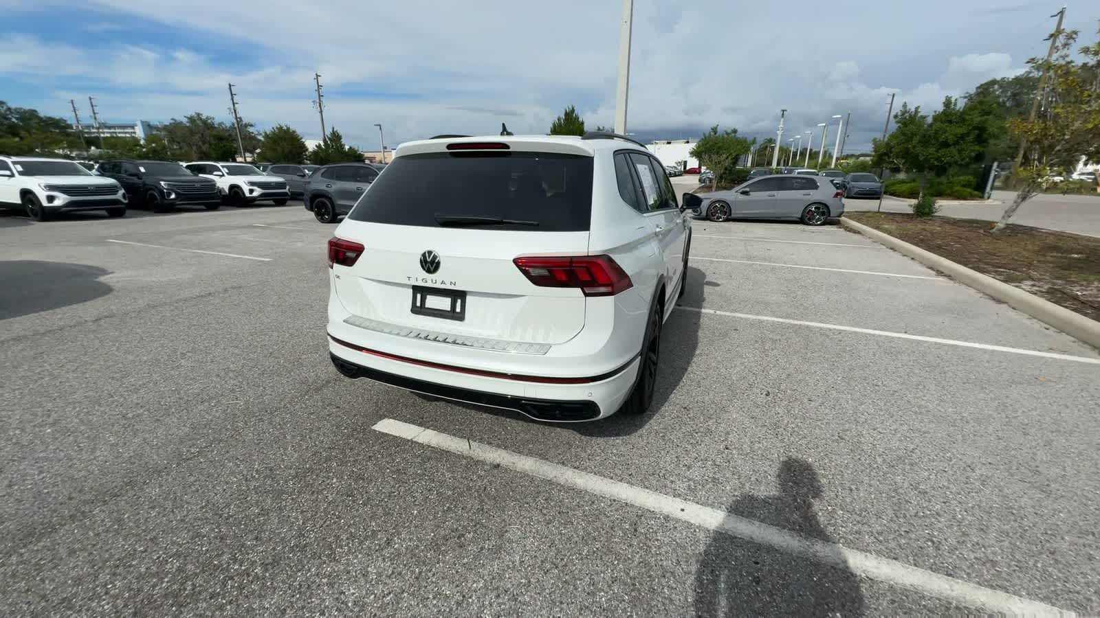 2023 Volkswagen Tiguan SE R-Line Black