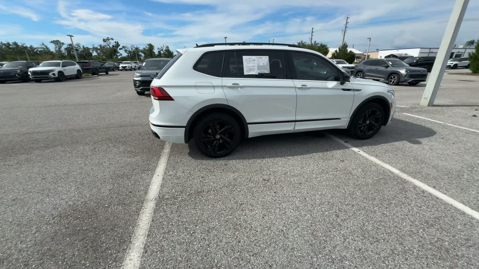 2023 Volkswagen Tiguan SE R-Line Black