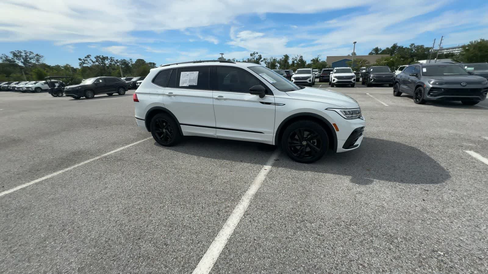 2023 Volkswagen Tiguan SE R-Line Black