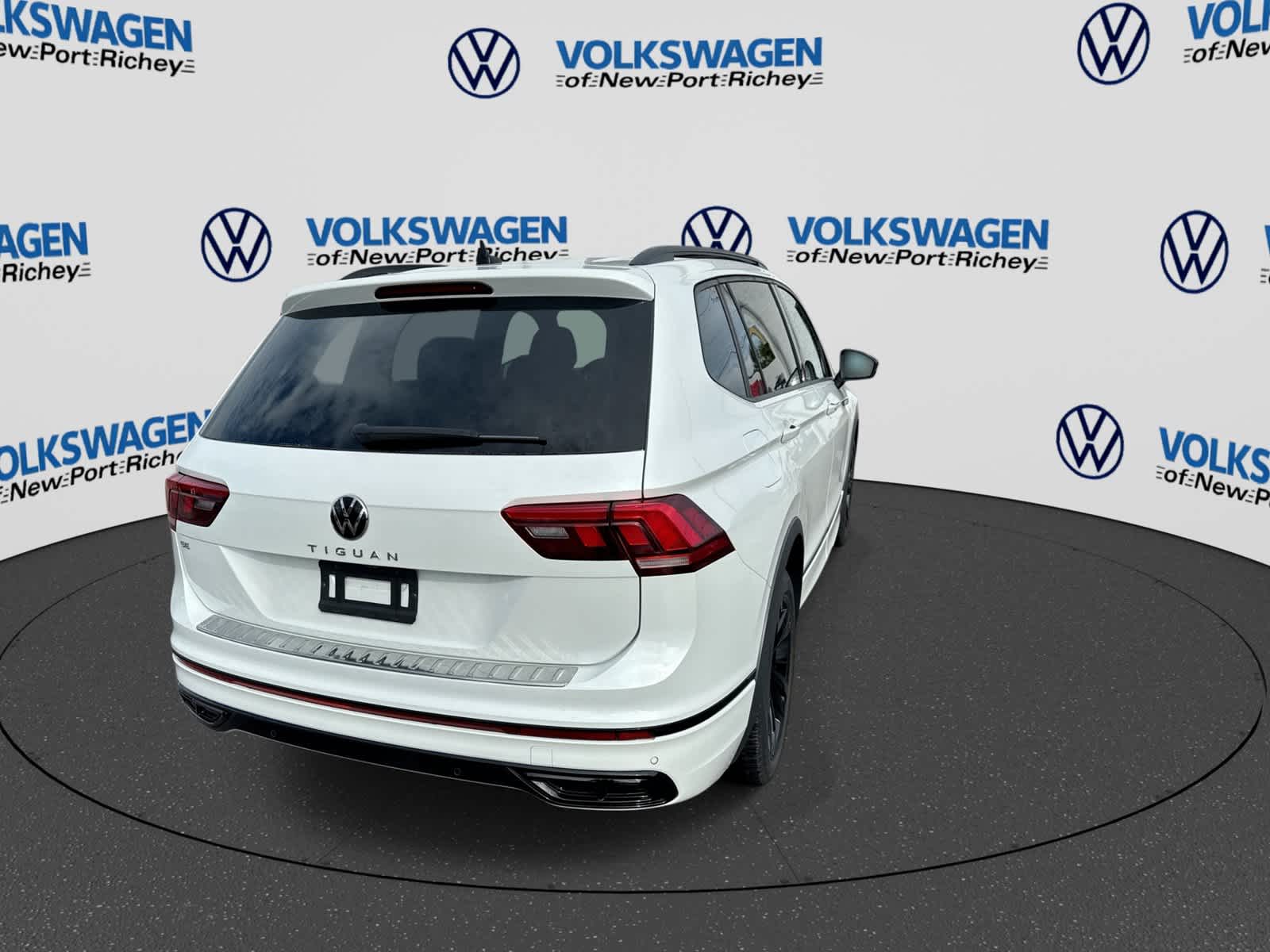 2024 Volkswagen Tiguan SE R-Line Black