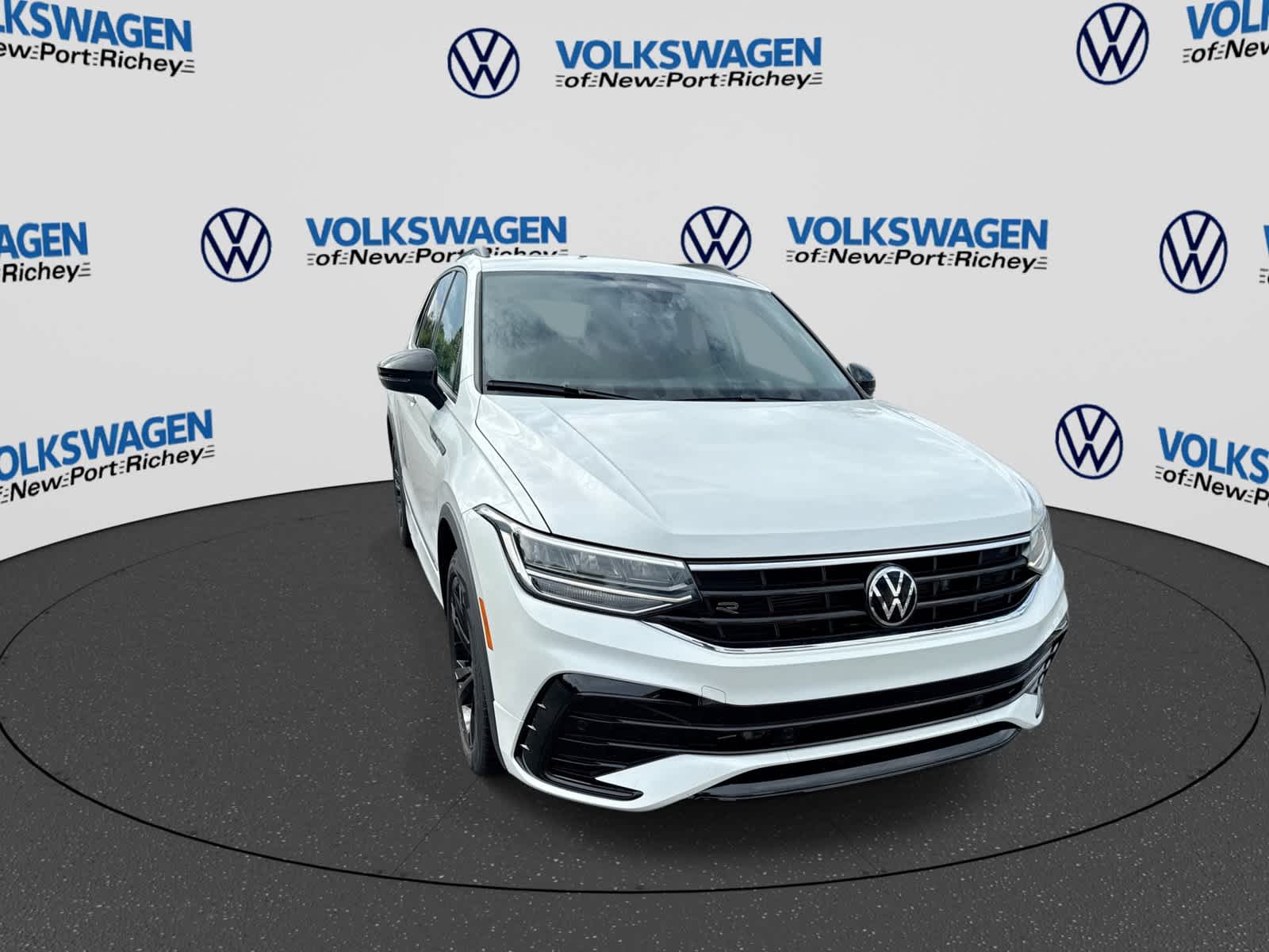 2024 Volkswagen Tiguan SE R-Line Black