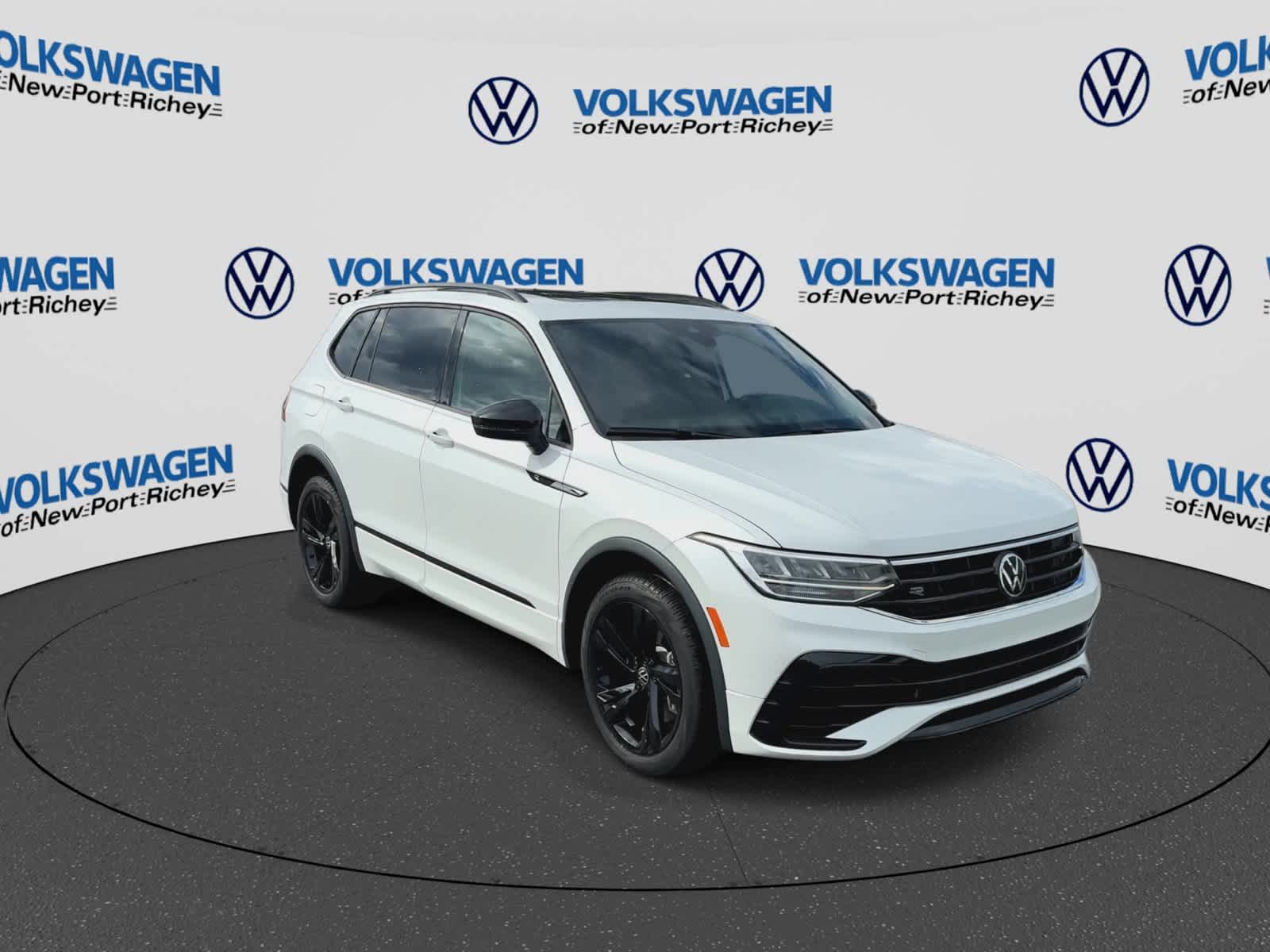 2024 Volkswagen Tiguan SE R-Line Black