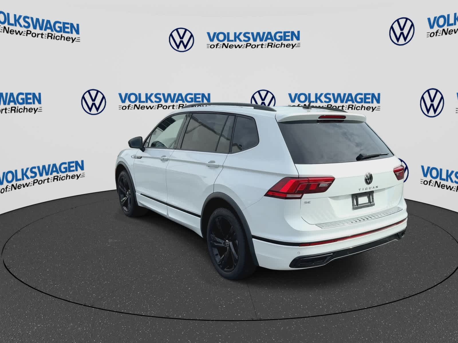 2024 Volkswagen Tiguan SE R-Line Black