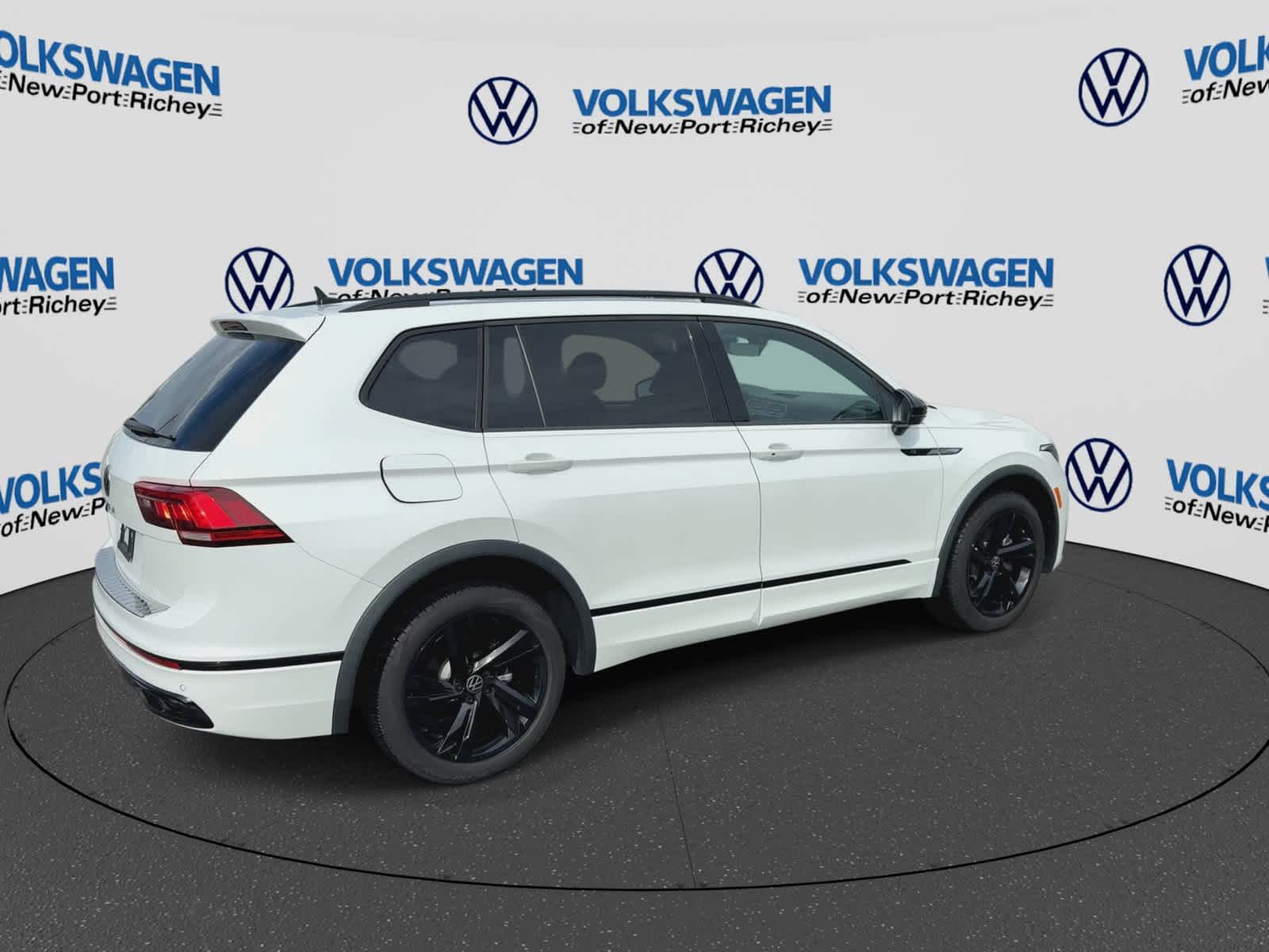 2024 Volkswagen Tiguan SE R-Line Black