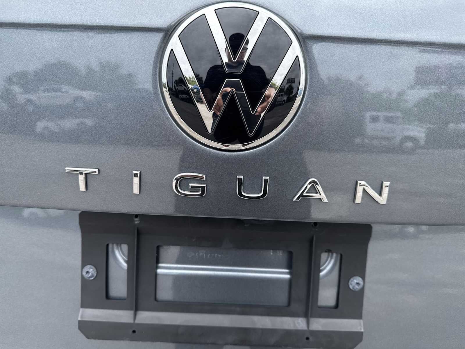 2024 Volkswagen Tiguan SE R-Line Black