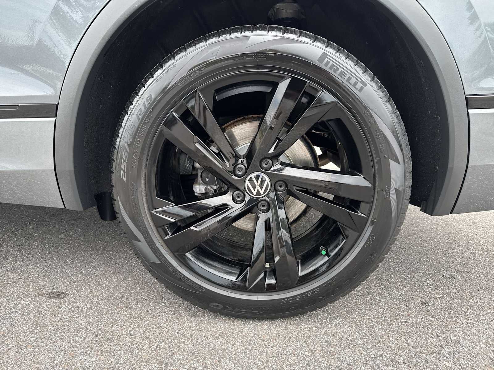 2024 Volkswagen Tiguan SE R-Line Black