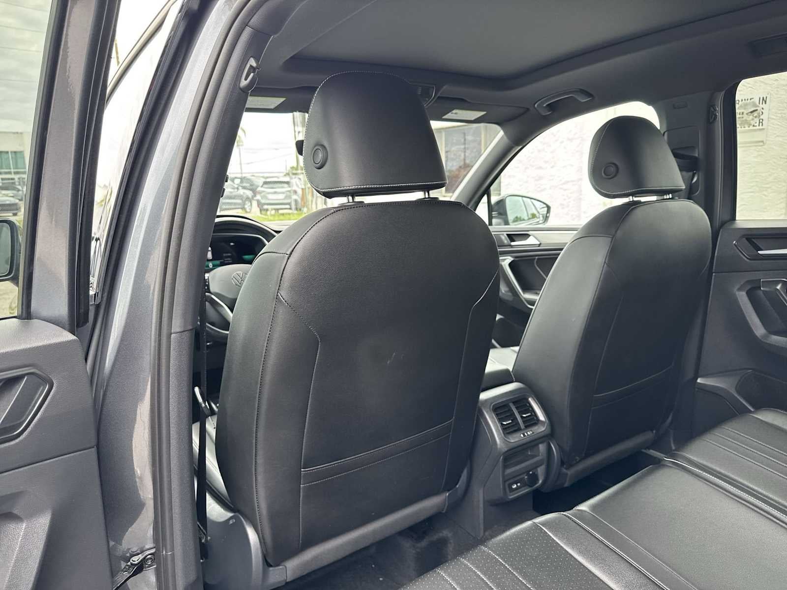 2024 Volkswagen Tiguan SE R-Line Black