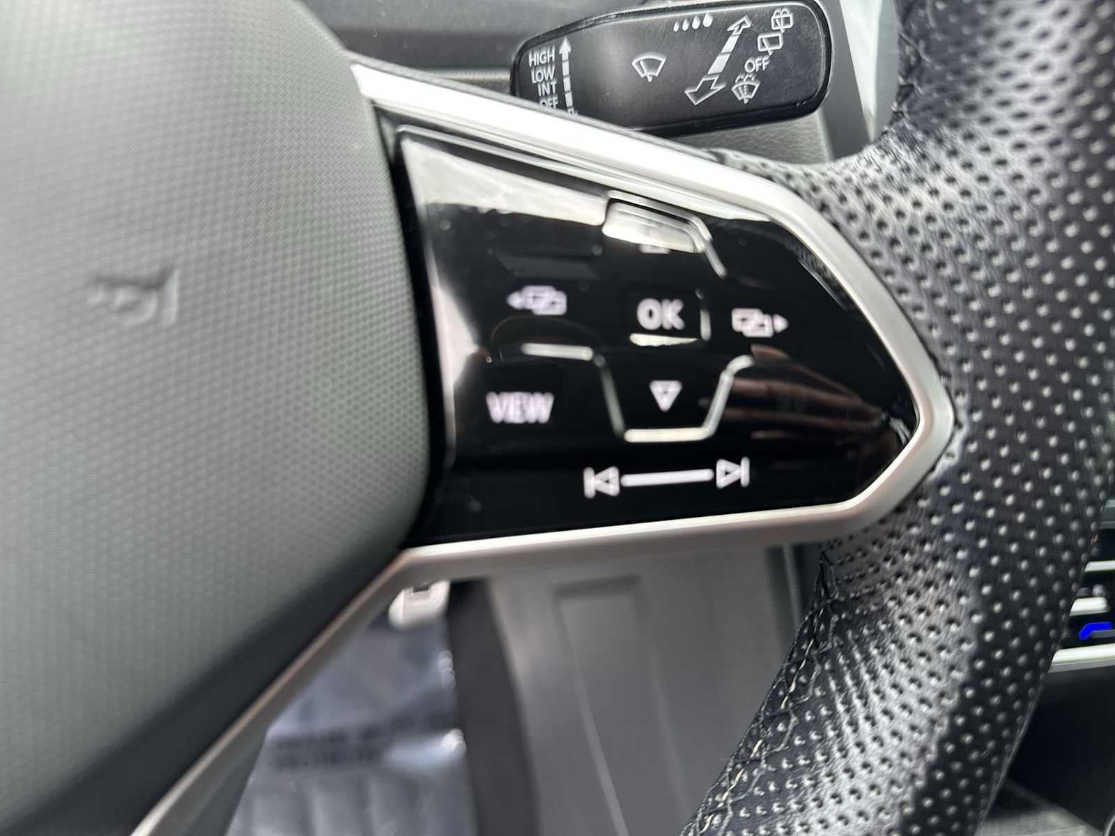 2024 Volkswagen Tiguan SE R-Line Black