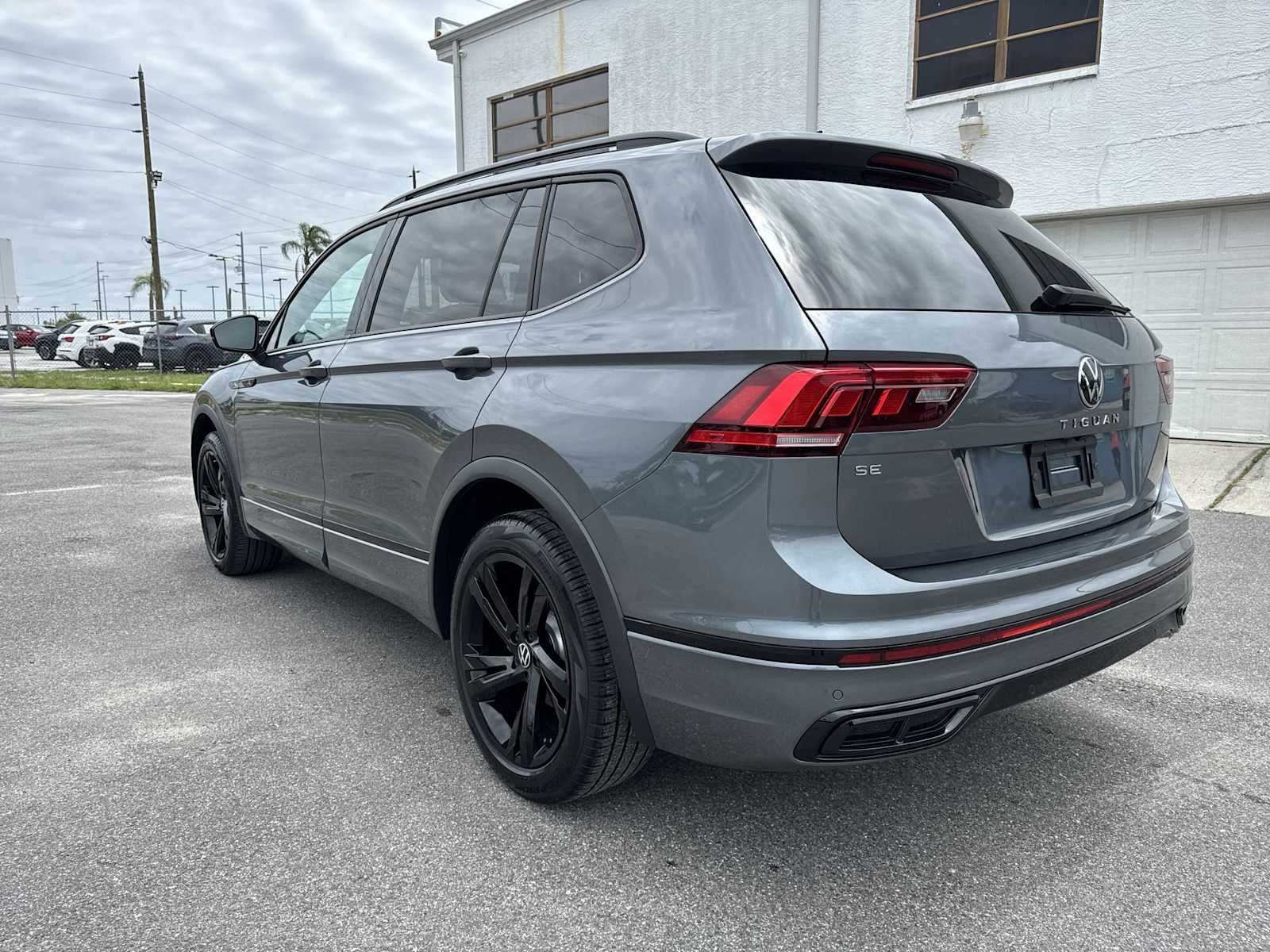 2024 Volkswagen Tiguan SE R-Line Black