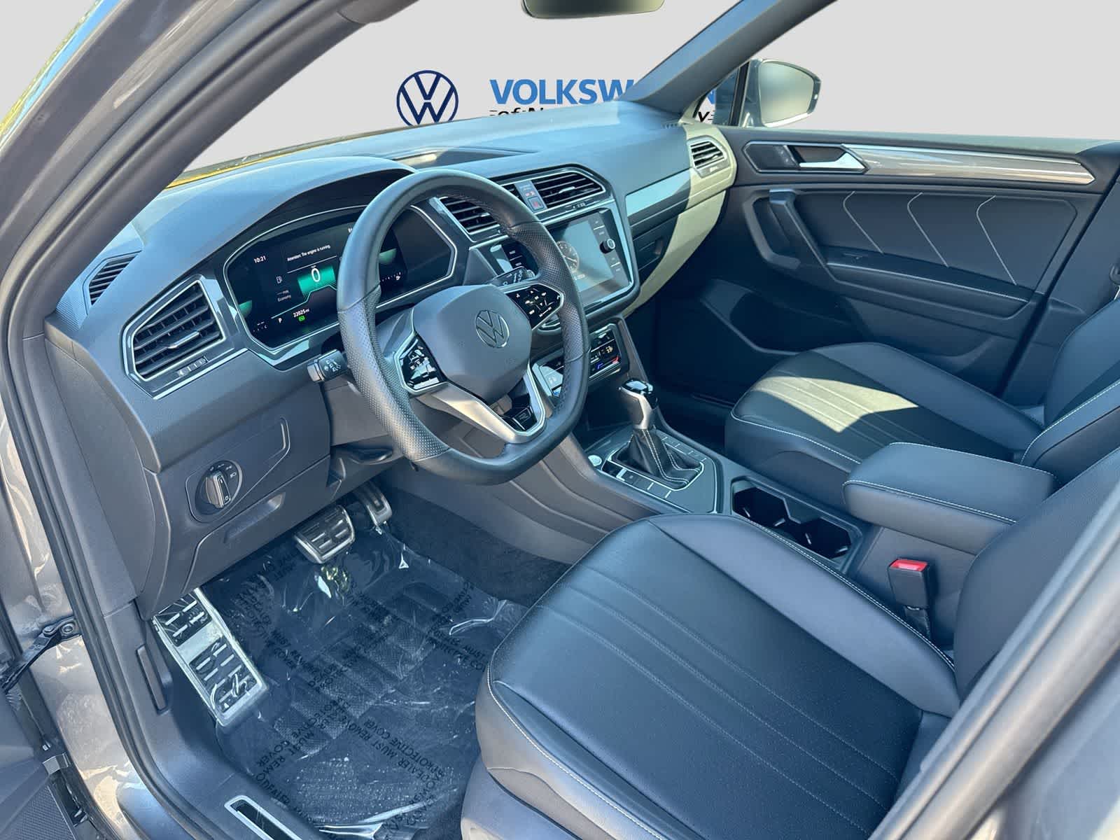 2024 Volkswagen Tiguan SE R-Line Black