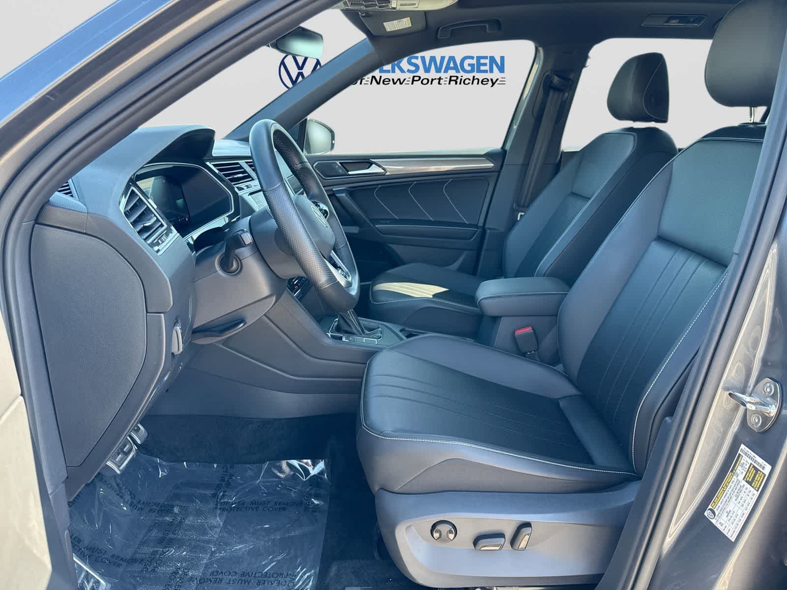 2024 Volkswagen Tiguan SE R-Line Black