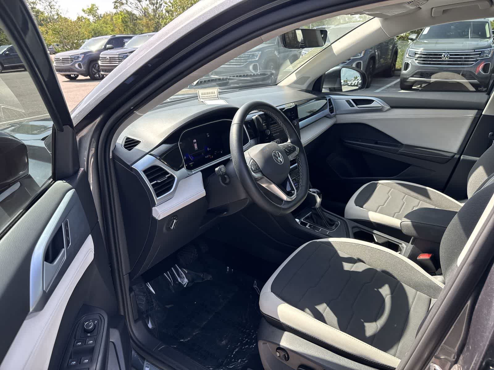 2025 Volkswagen Taos SE