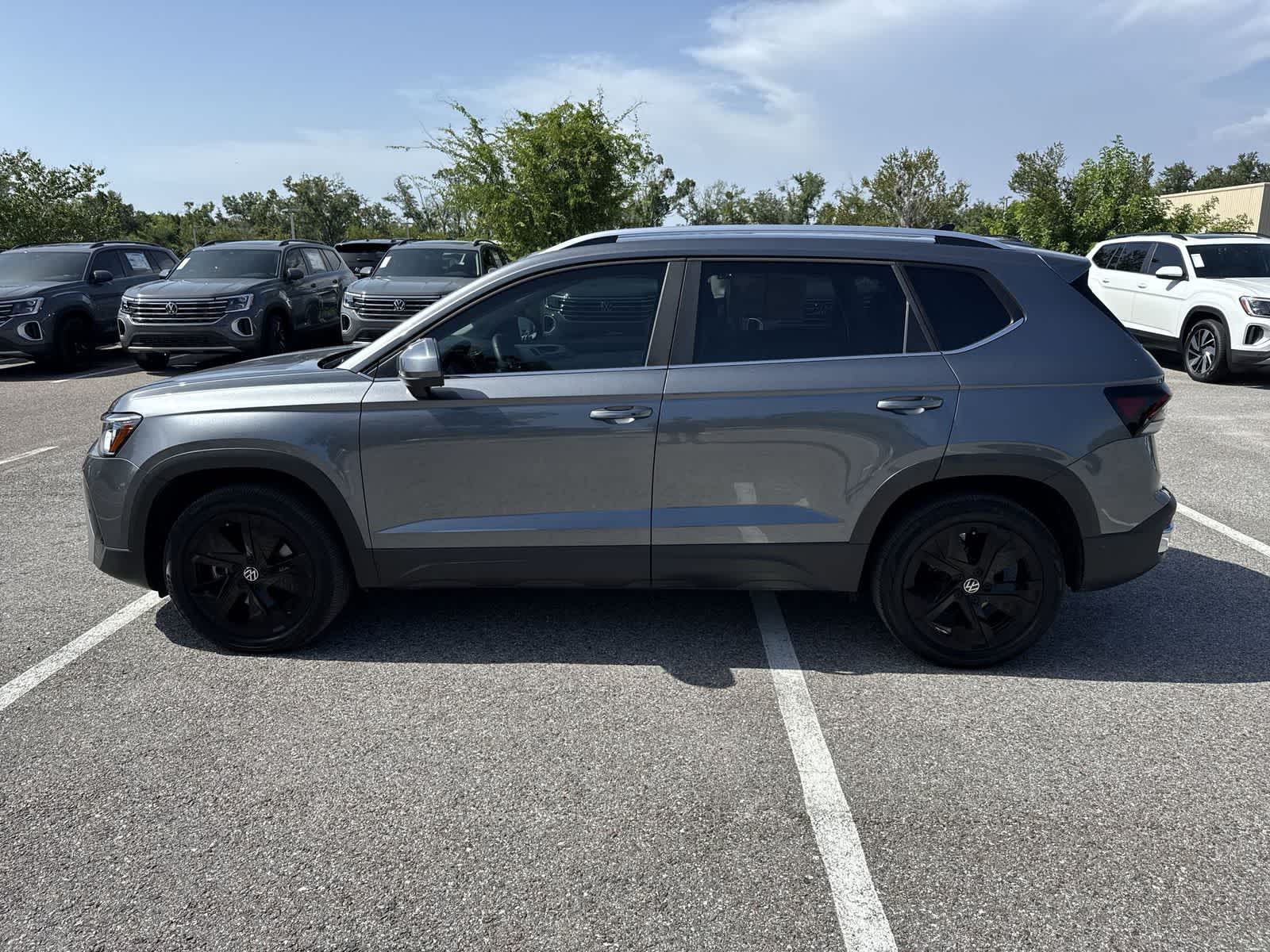 2025 Volkswagen Taos SE