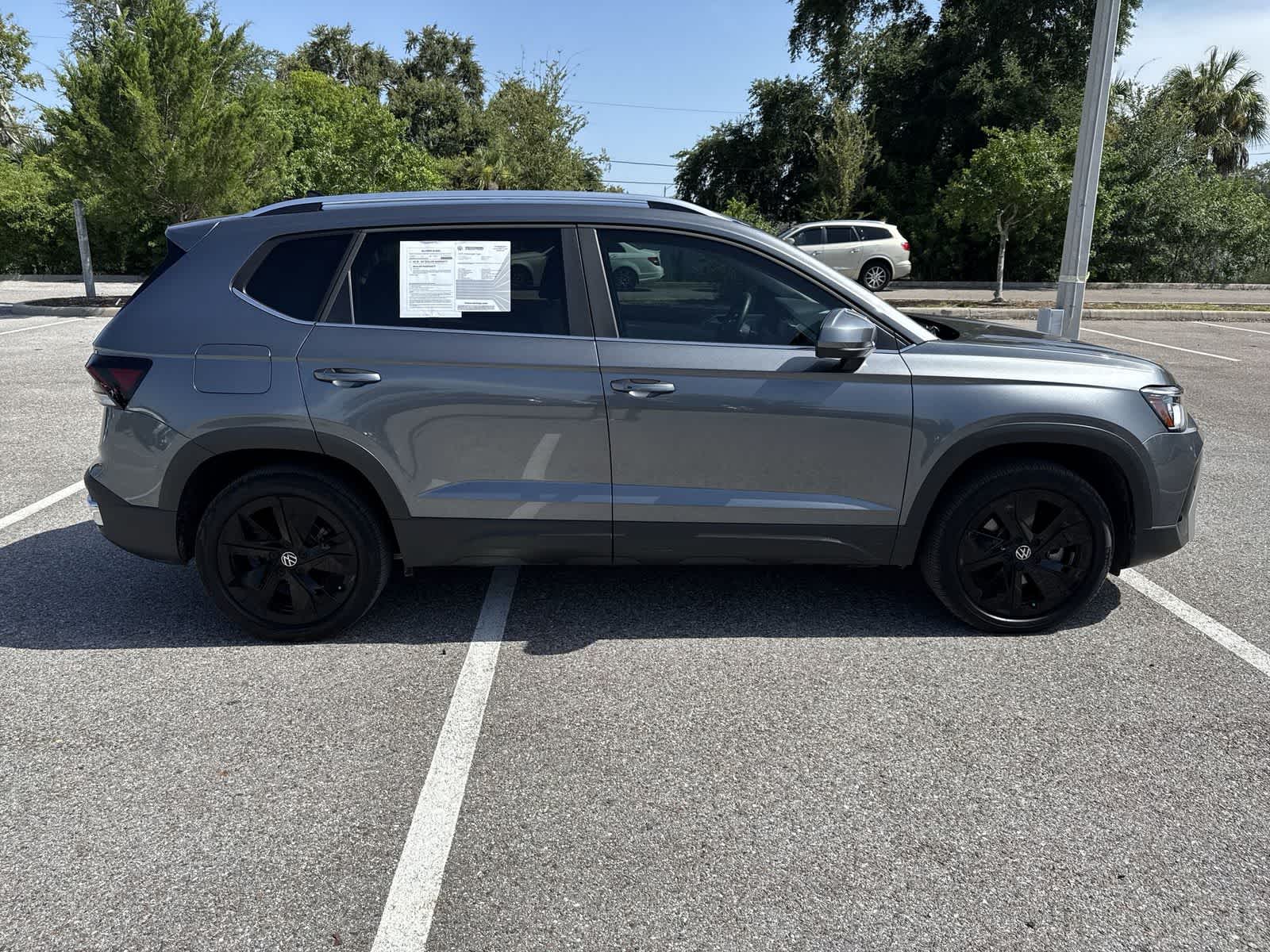 2025 Volkswagen Taos SE