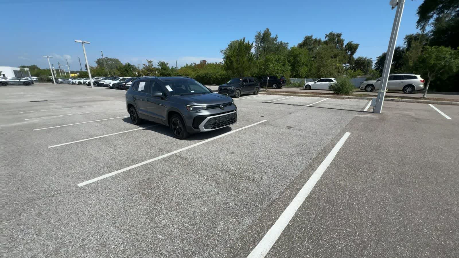 2025 Volkswagen Taos SE