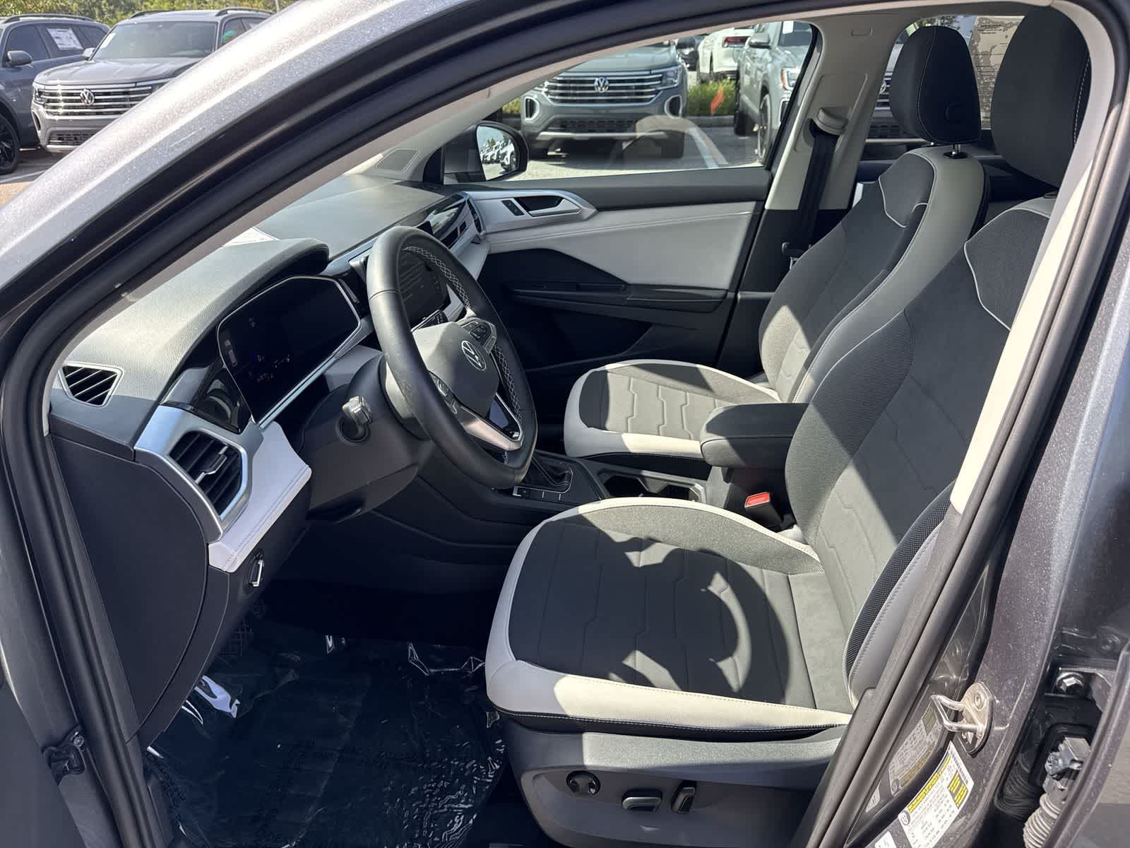 2025 Volkswagen Taos SE