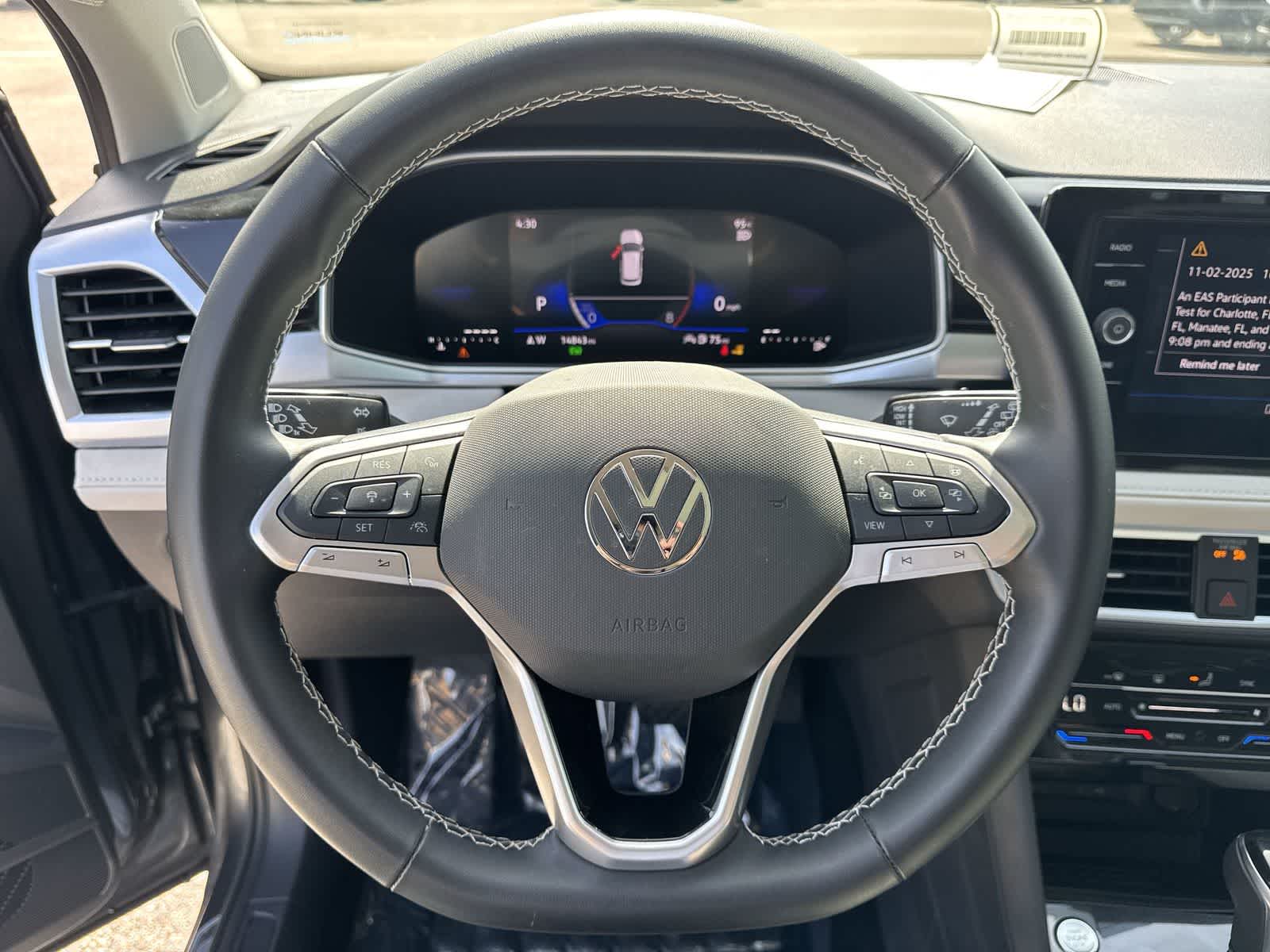 2025 Volkswagen Taos SE