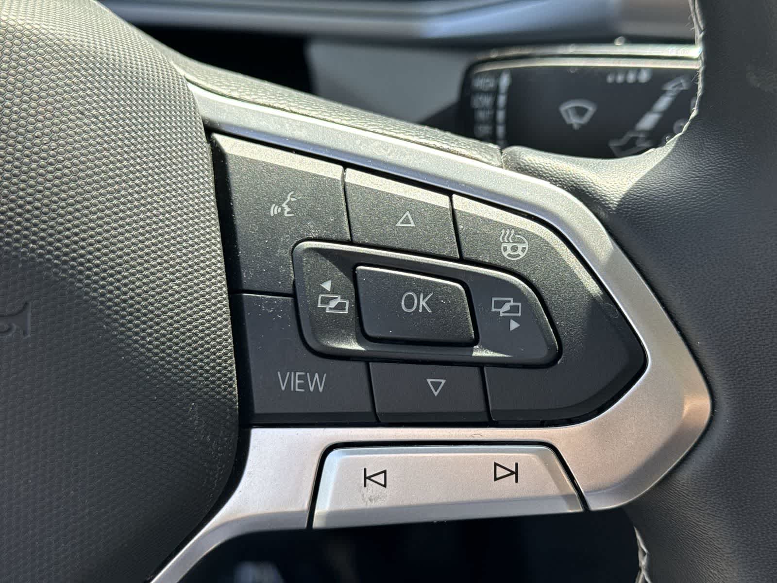 2025 Volkswagen Taos SE