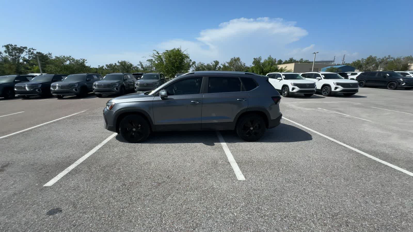 2025 Volkswagen Taos SE