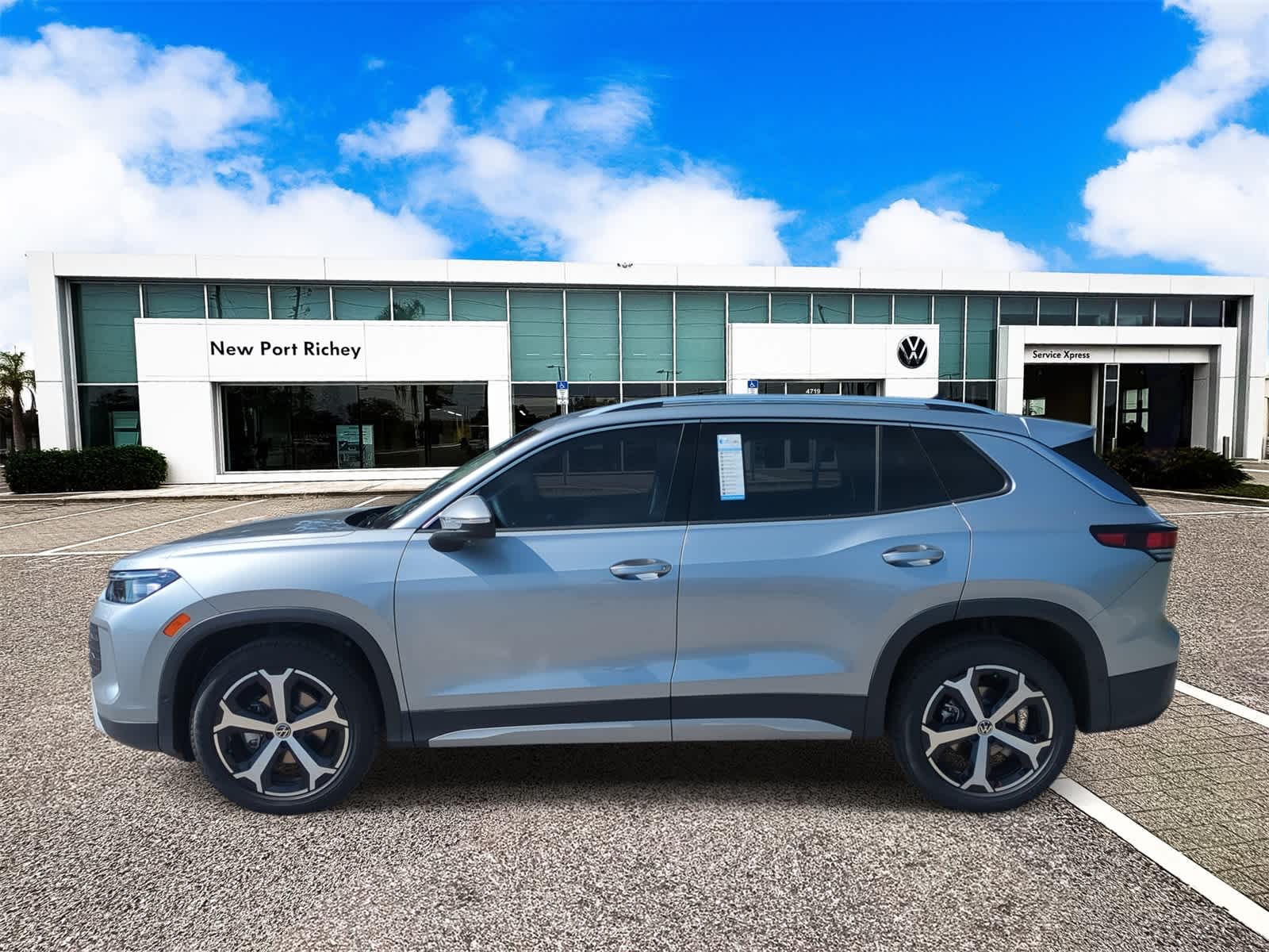 2025 Volkswagen Tiguan 2.0T SE