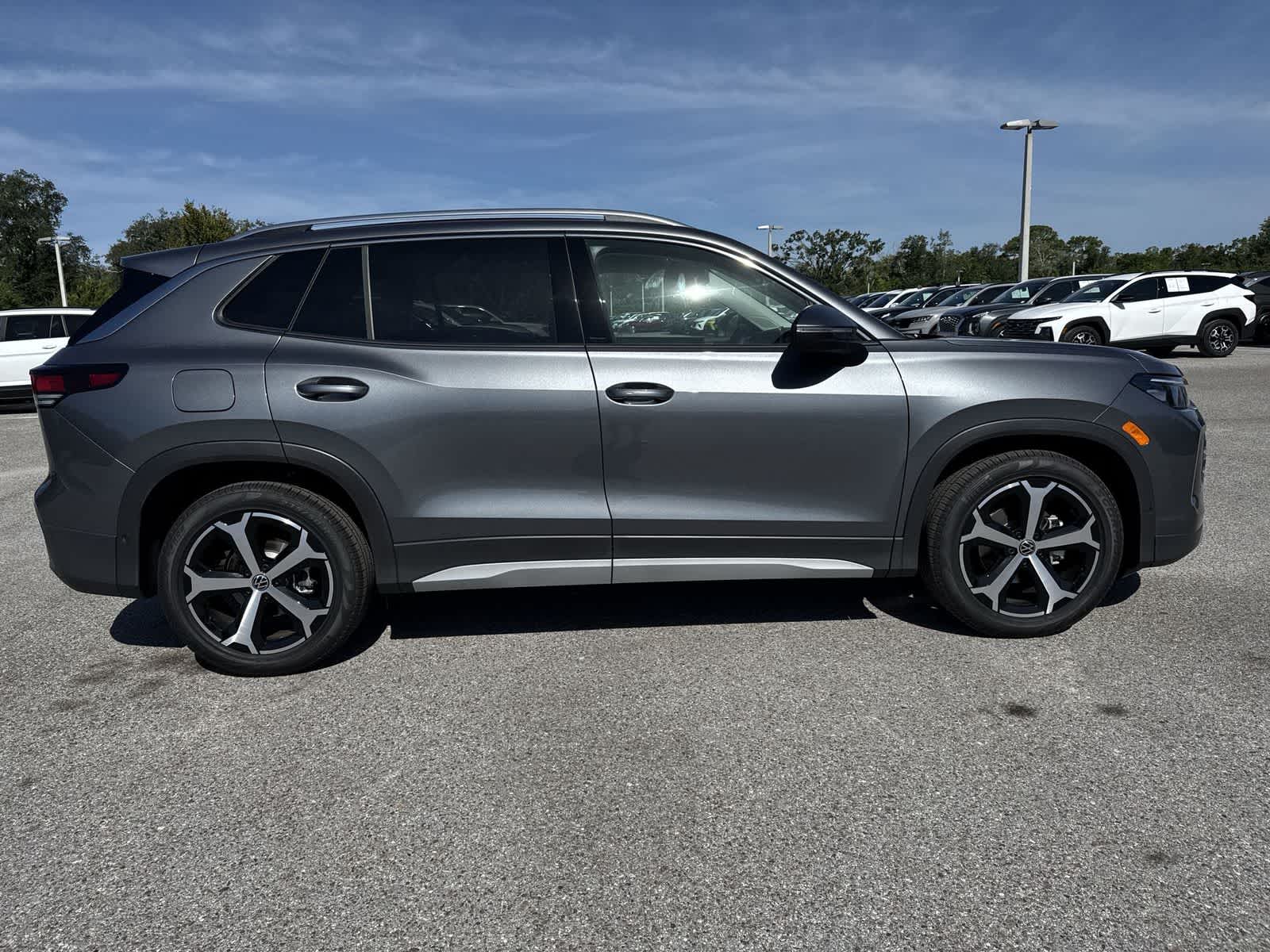 2026 Volkswagen Tiguan 2.0T SE
