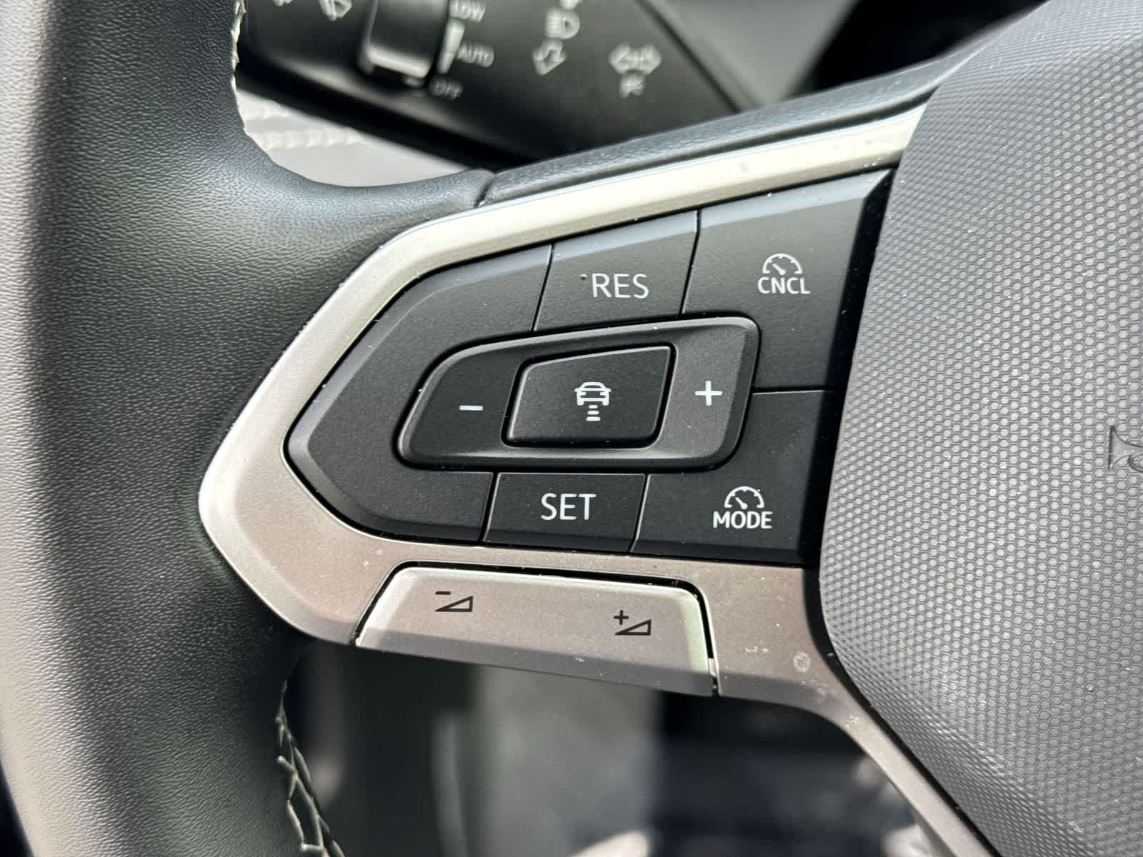 2025 Volkswagen Tiguan SE