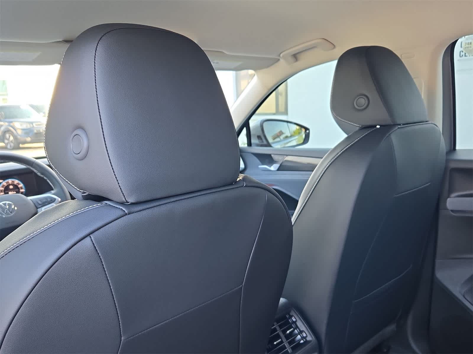 2025 Volkswagen Tiguan 2.0T SE