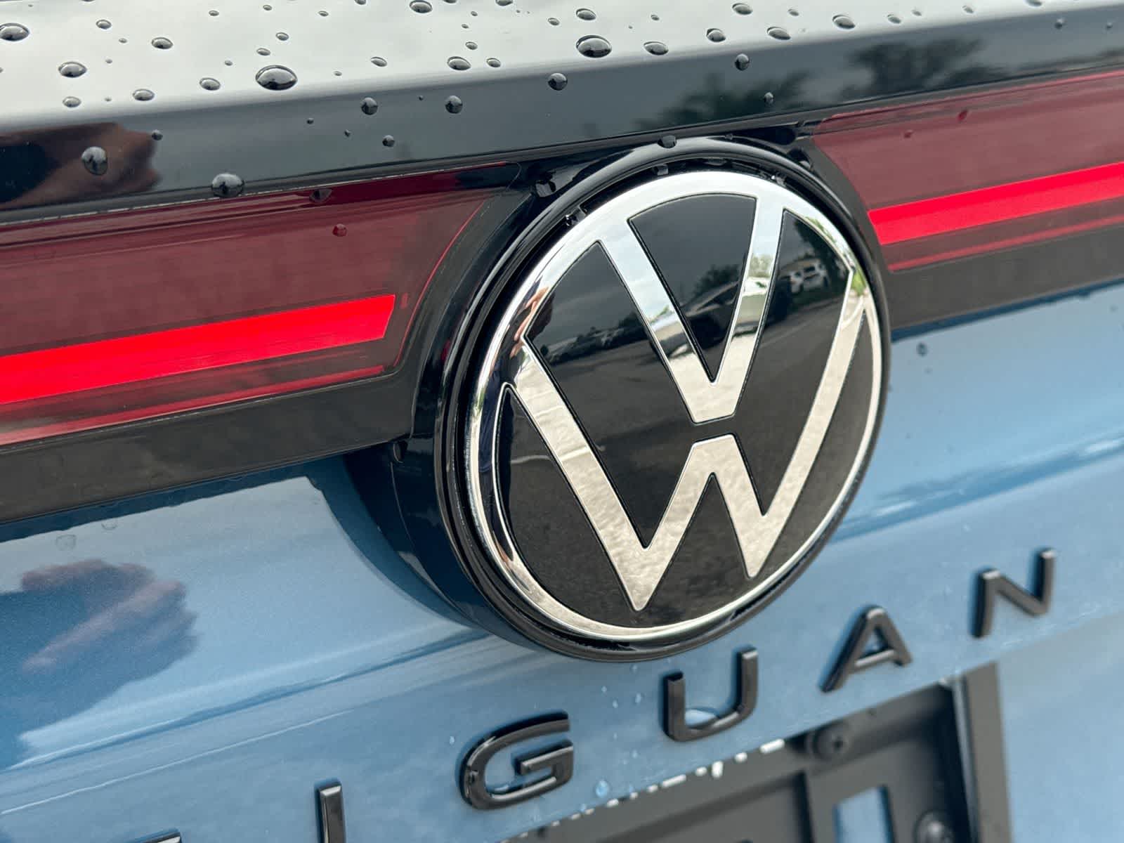 2026 Volkswagen Tiguan 2.0T SE R-Line Black