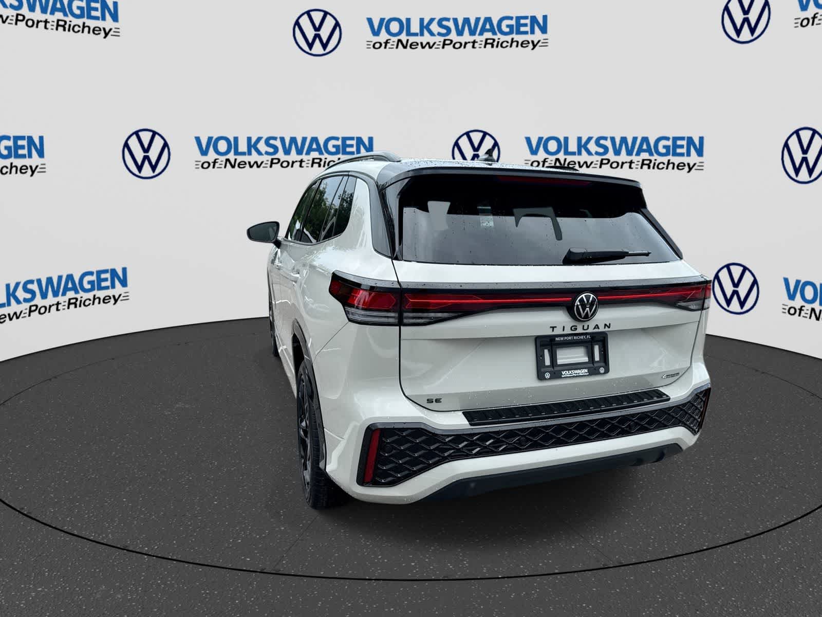 2026 Volkswagen Tiguan 2.0T SE R-Line Black