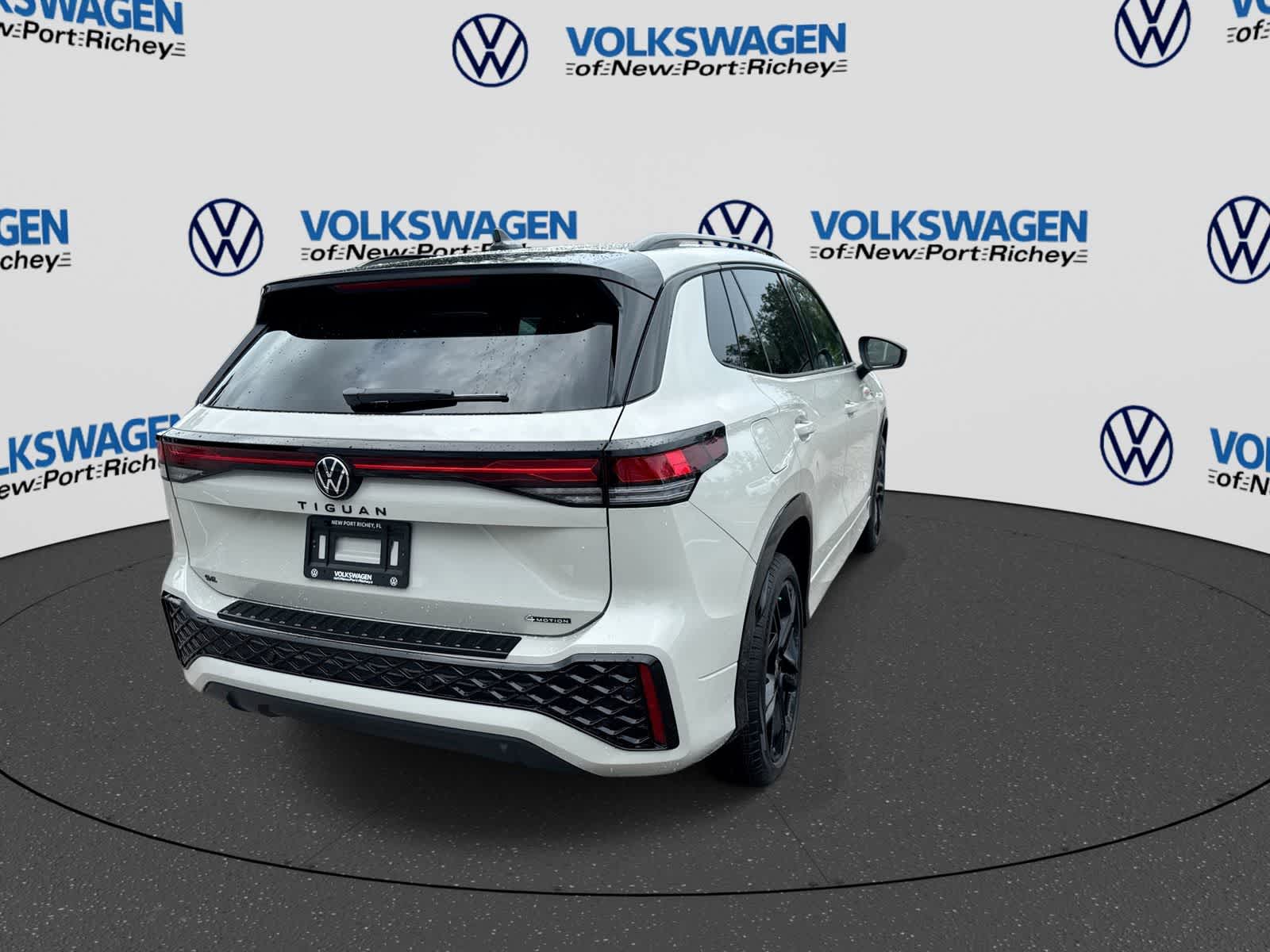2026 Volkswagen Tiguan 2.0T SE R-Line Black