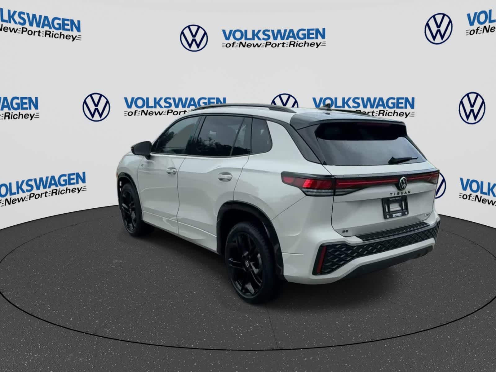 2026 Volkswagen Tiguan 2.0T SE R-Line Black