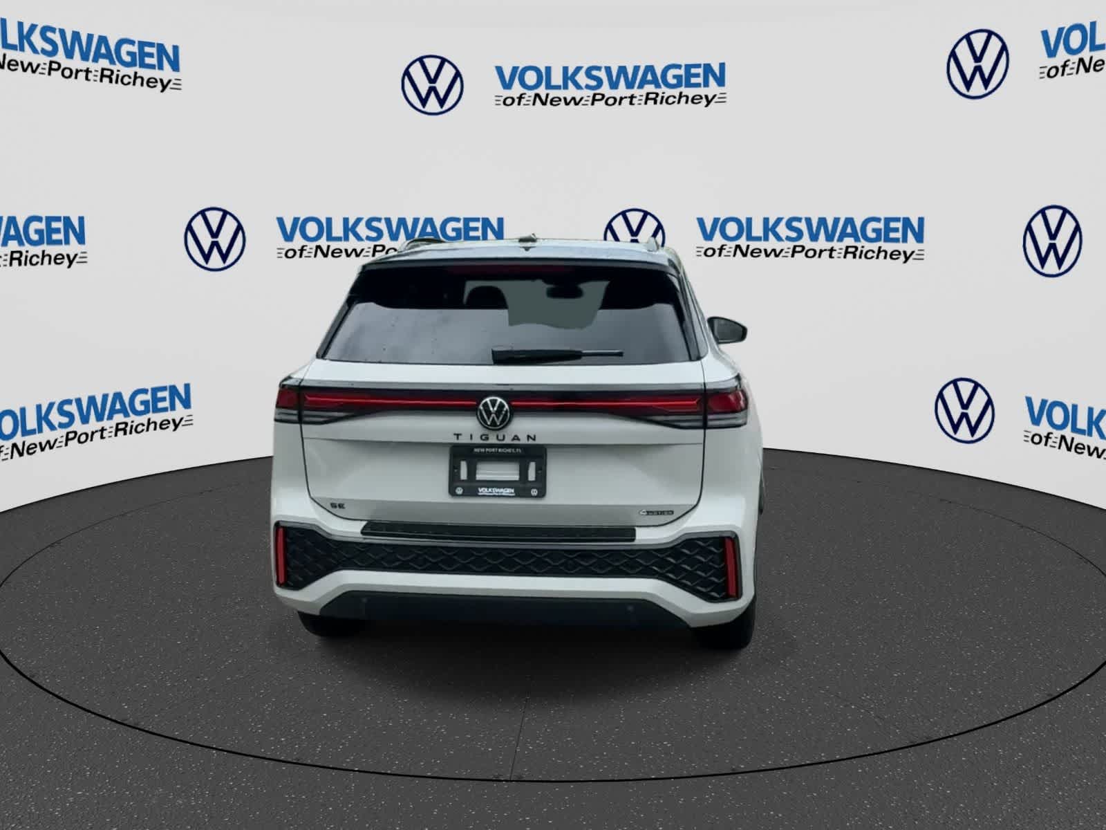 2026 Volkswagen Tiguan 2.0T SE R-Line Black