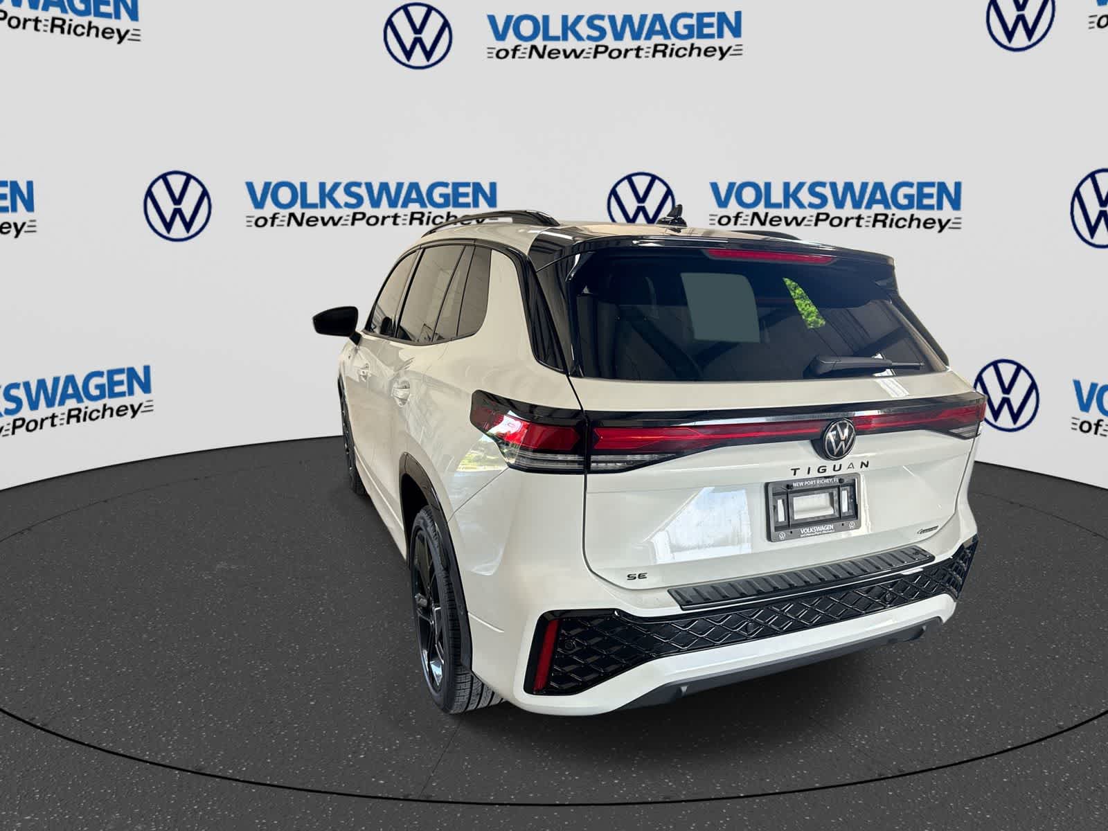 2026 Volkswagen Tiguan 2.0T SE R-Line Black