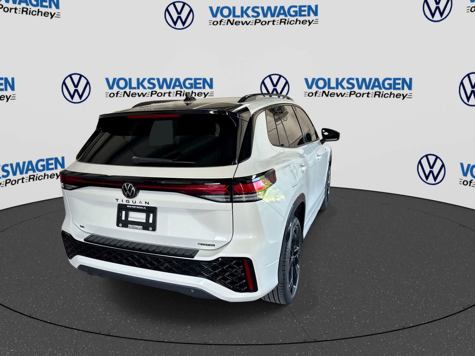 2026 Volkswagen Tiguan 2.0T SE R-Line Black