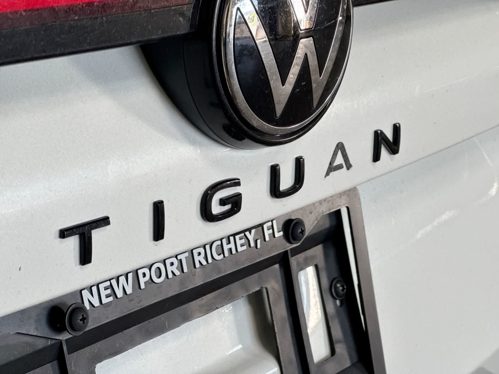 2026 Volkswagen Tiguan 2.0T SE R-Line Black