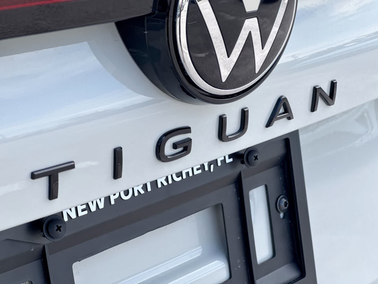 2026 Volkswagen Tiguan 2.0T SE R-Line Black