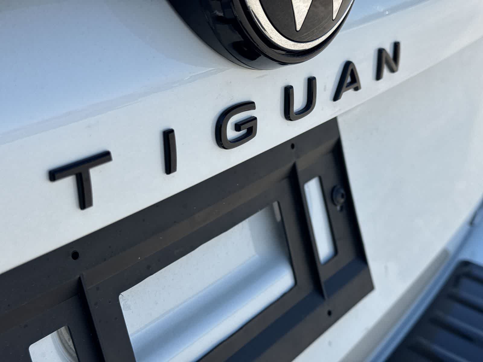 2026 Volkswagen Tiguan 2.0T SE R-Line Black