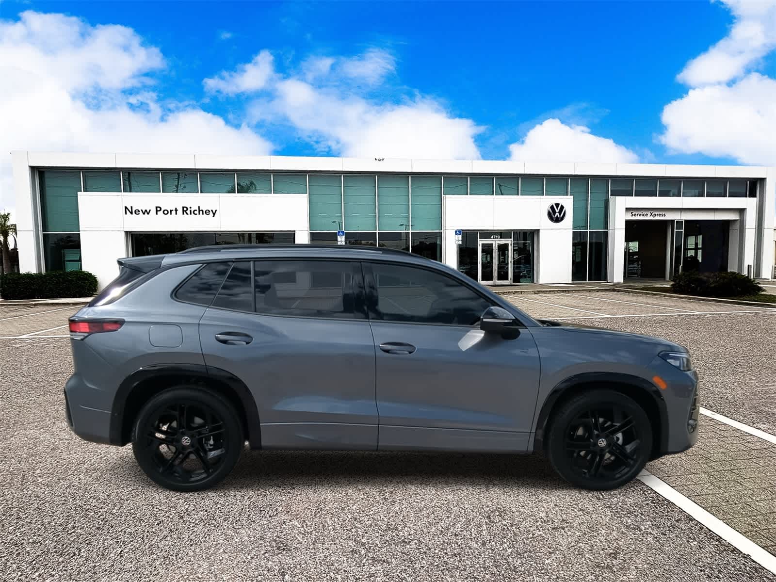 2026 Volkswagen Tiguan 2.0T SE R-Line Black