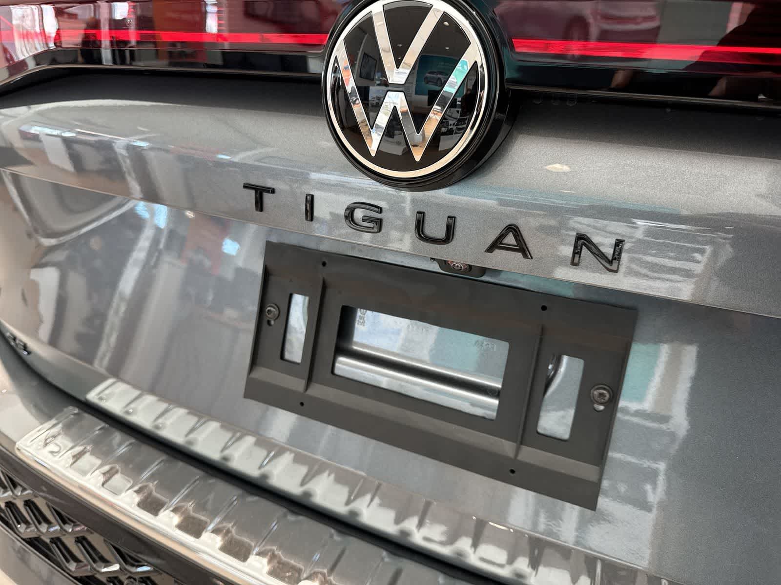 2026 Volkswagen Tiguan 2.0T SE R-Line Black