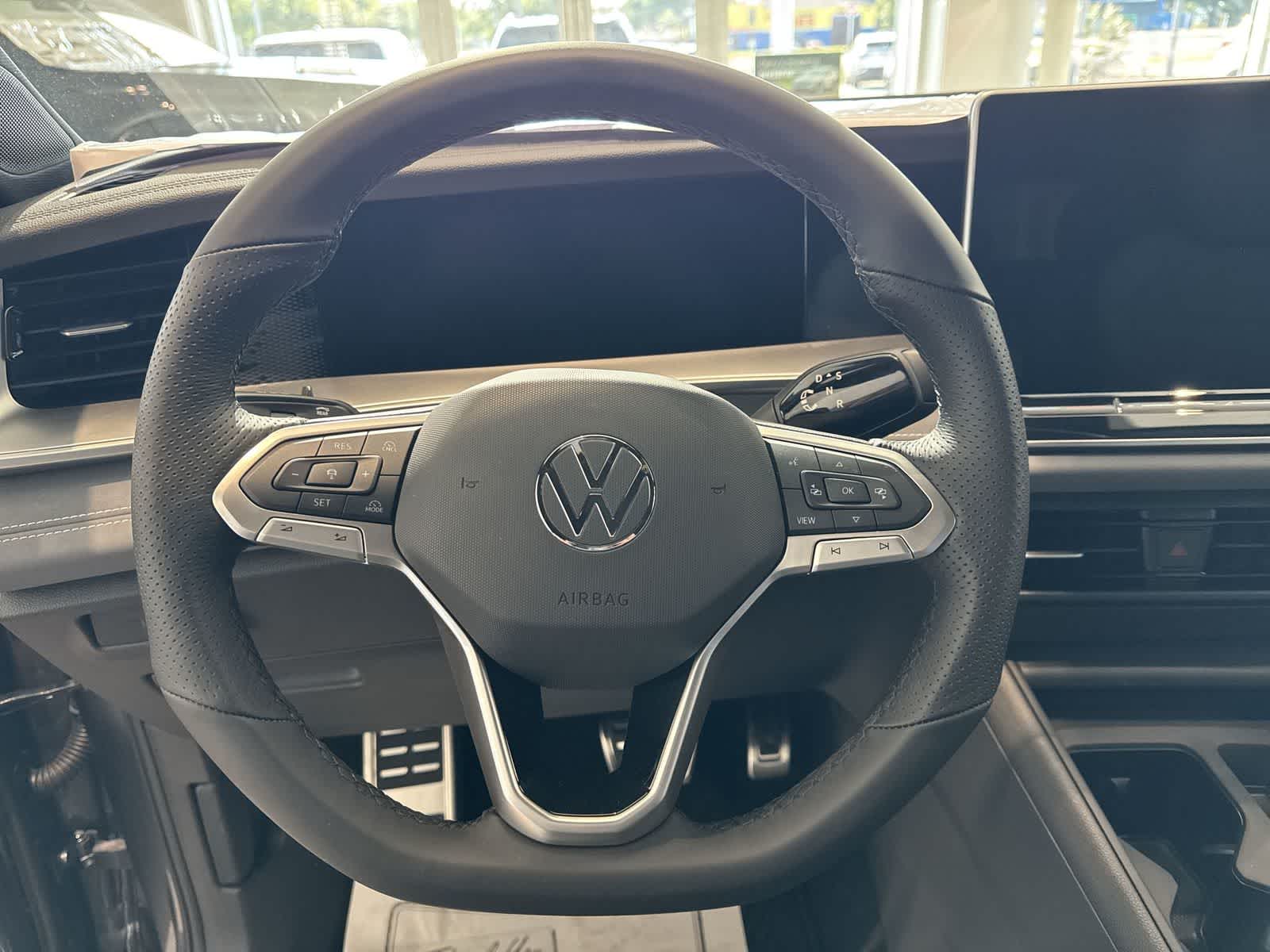 2026 Volkswagen Tiguan 2.0T SE R-Line Black